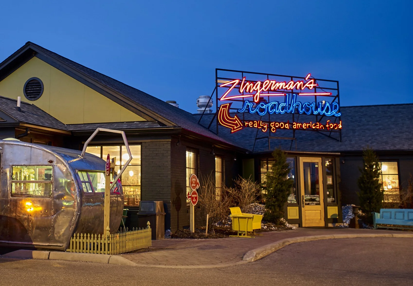 Zing Roadhouse sign.jpg