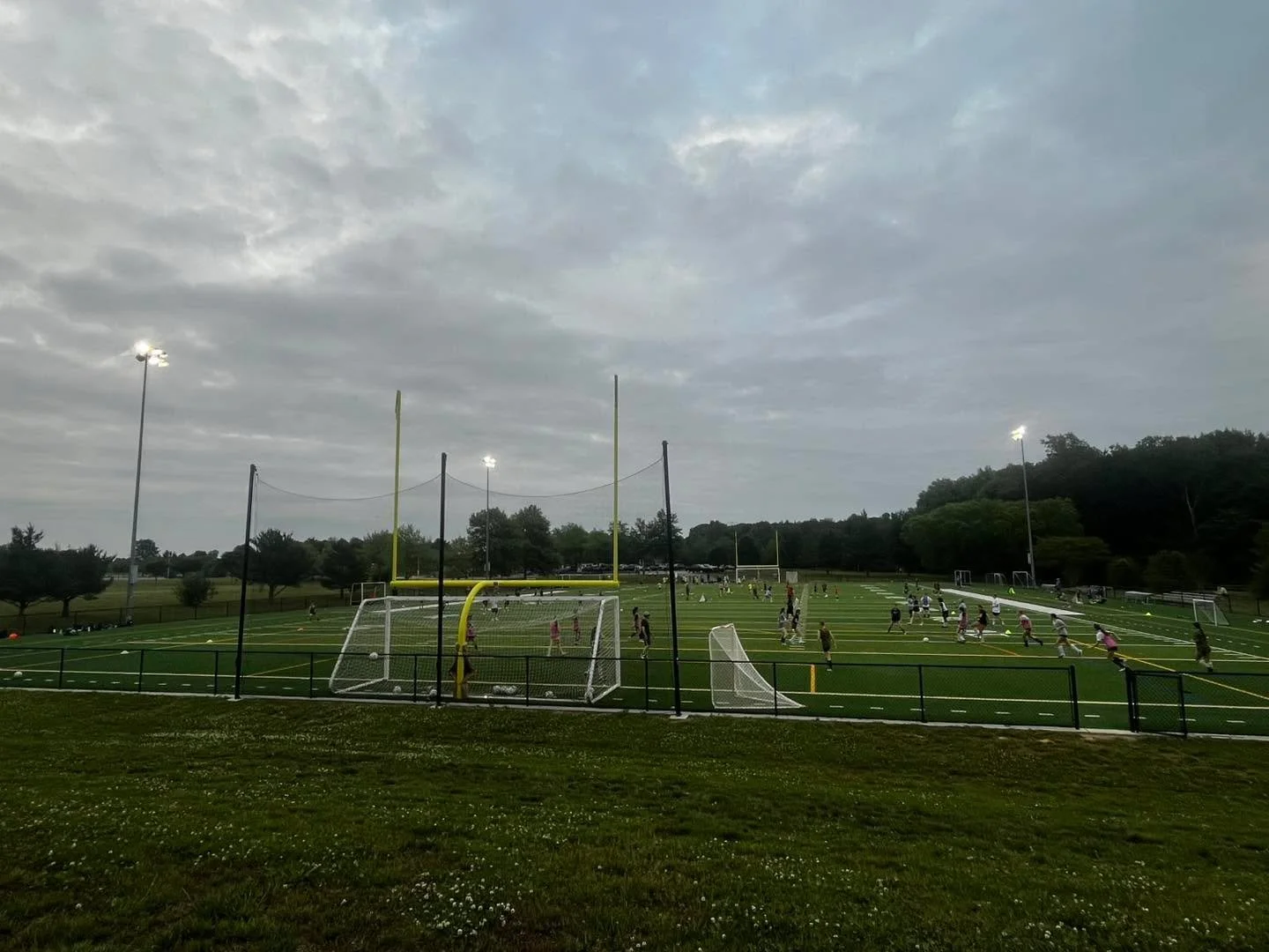 With White Marsh closed after heavy rains, Bayshore SC took over Church Hill Park!  Five Bayshore teams came together to get in their training. #BayshoreSoccerClub ⚽️🌊

📸 Bill Shepard