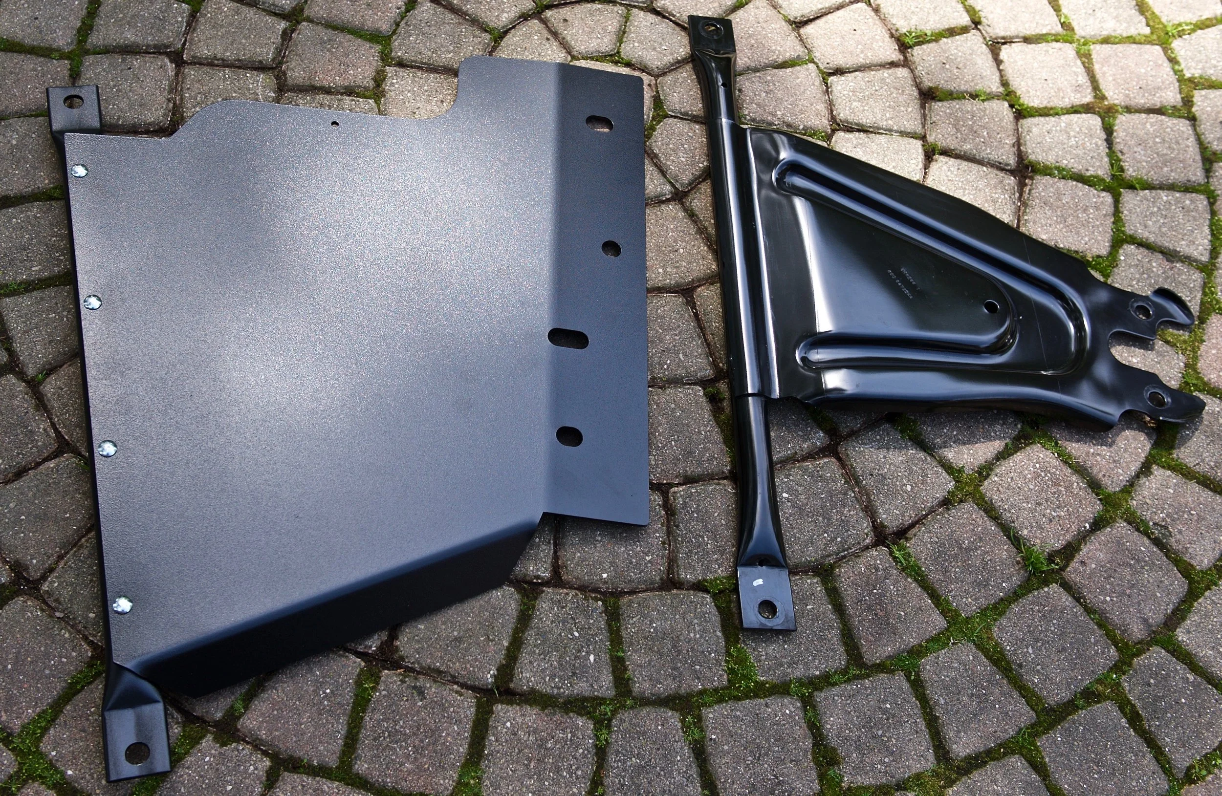 The rear cross brace(tube) is steel, the rest is 1/4" thick aluminum...