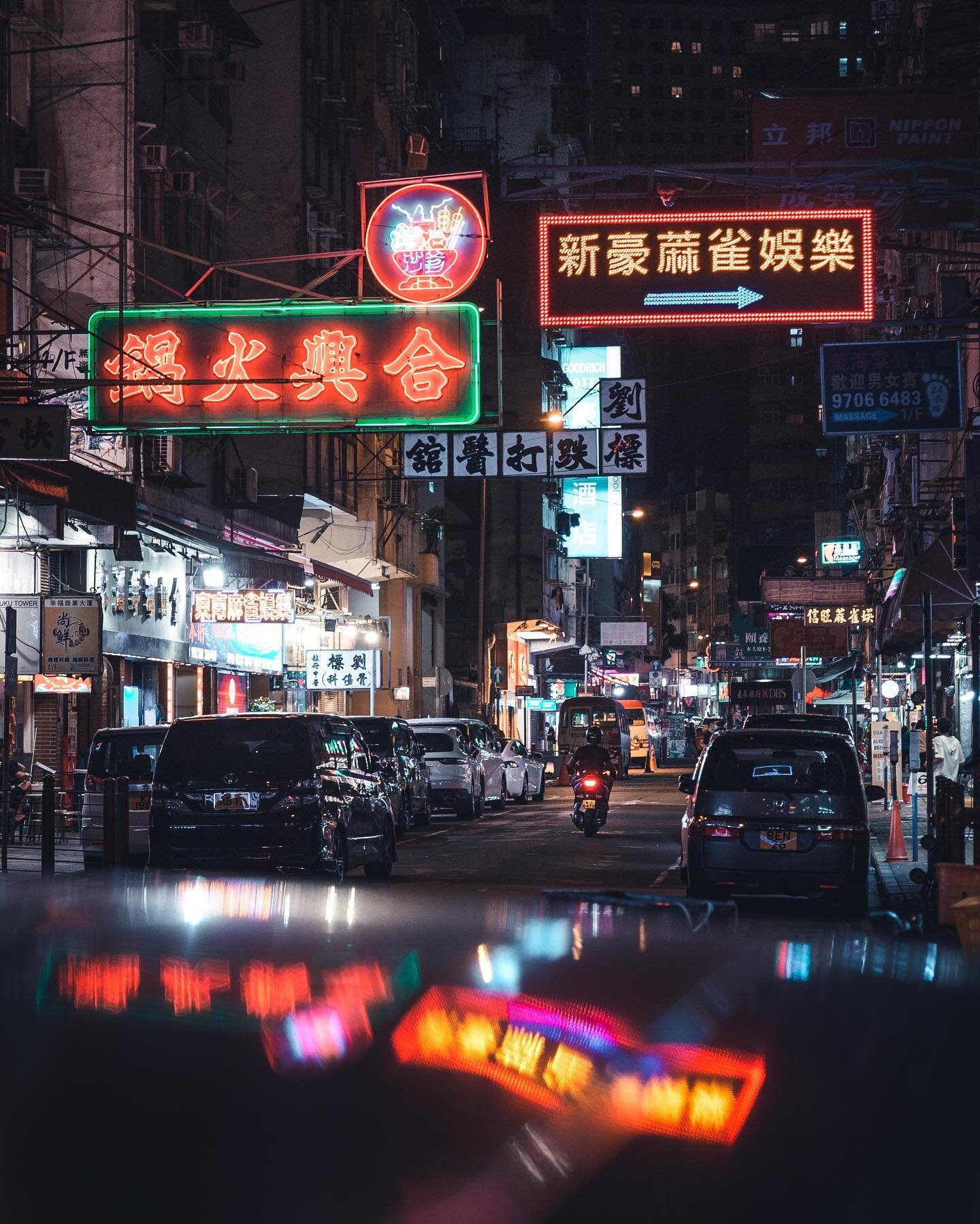 / My kind of typical
.
Night
.
.
.
.
.
____________________
#nathanwuurbanshots
#hellofrom Hong Kong
#Streetbeast&nbsp;#shutterexplore&nbsp;&nbsp;#livefolk&nbsp;#artistfound #street_focus_on #vfhk&nbsp;#illgrammers #urbanandstreet #streetoftones #sho