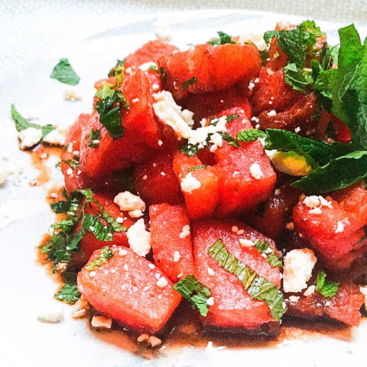 Happy Friday! Summer is here and there is nothing more refreshing than eating Watermelon Feta &amp; Mint Salad! A cool treat, perfect for your cookout this weekend.

Recipe linked in bio.

#watermelon #watermelonfetasalad #summervibes #summersalad