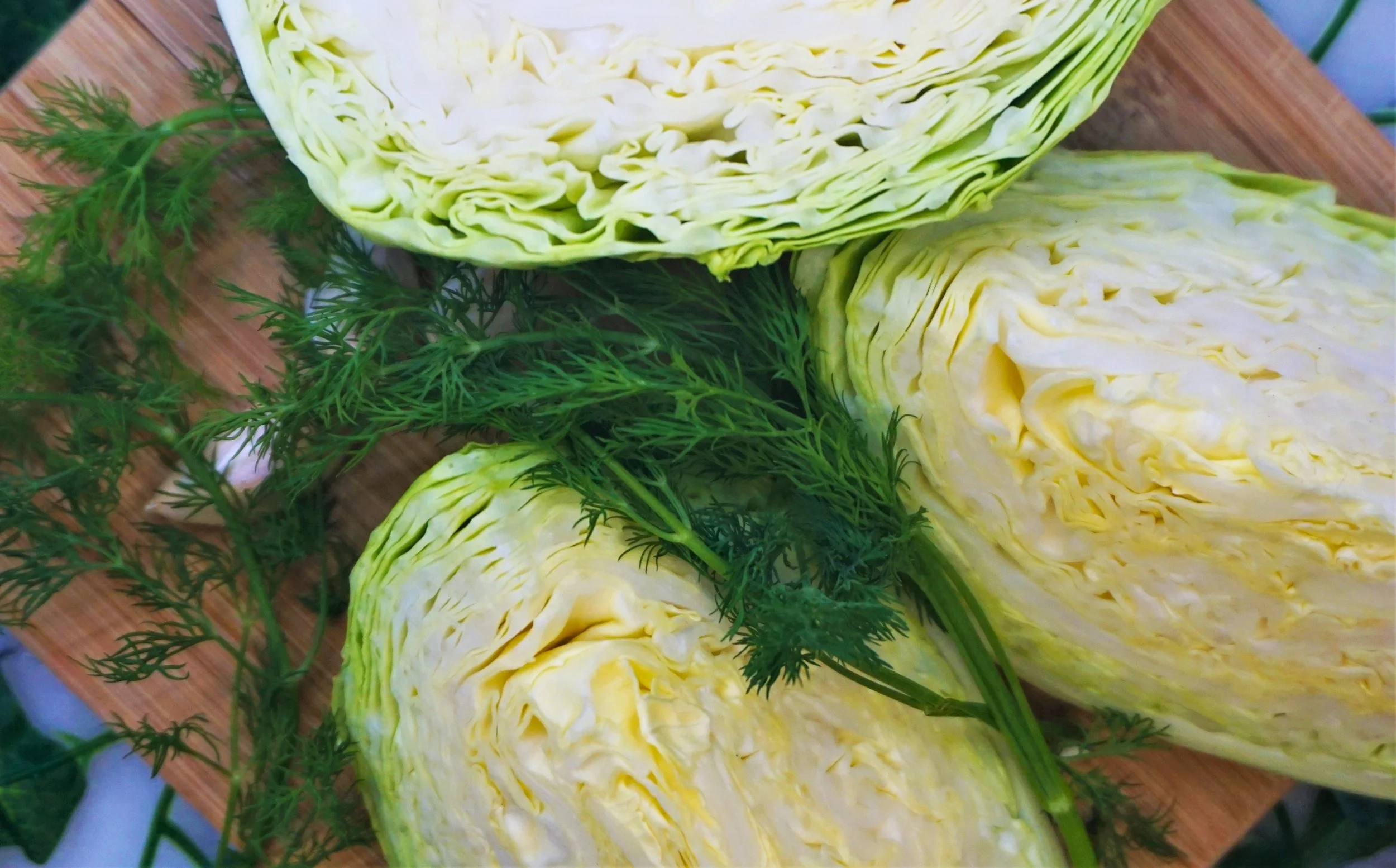 Probiotic Garlic &amp; Dill Sauerkraut