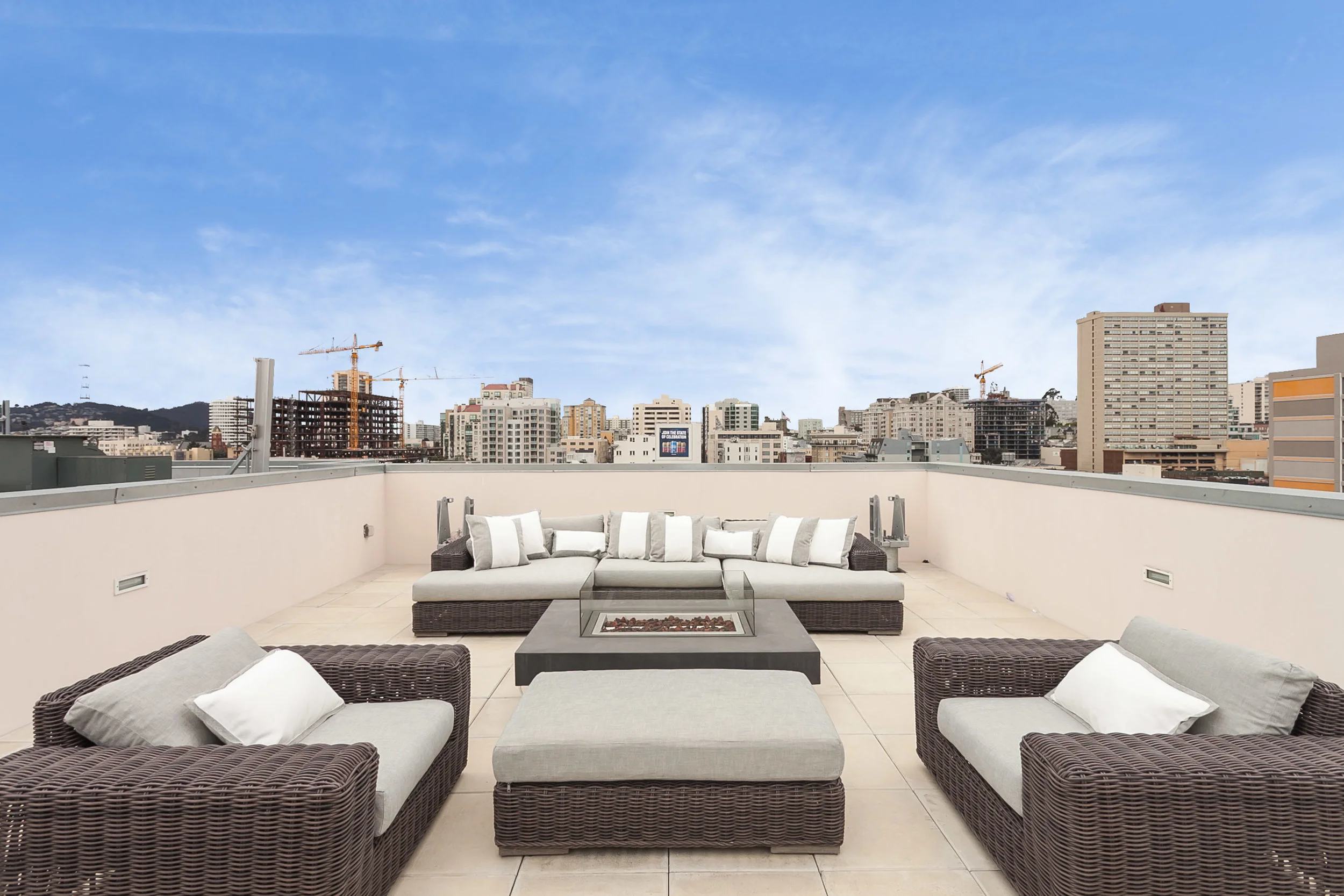1080SUTTER_PH_ROOFDECK.jpg