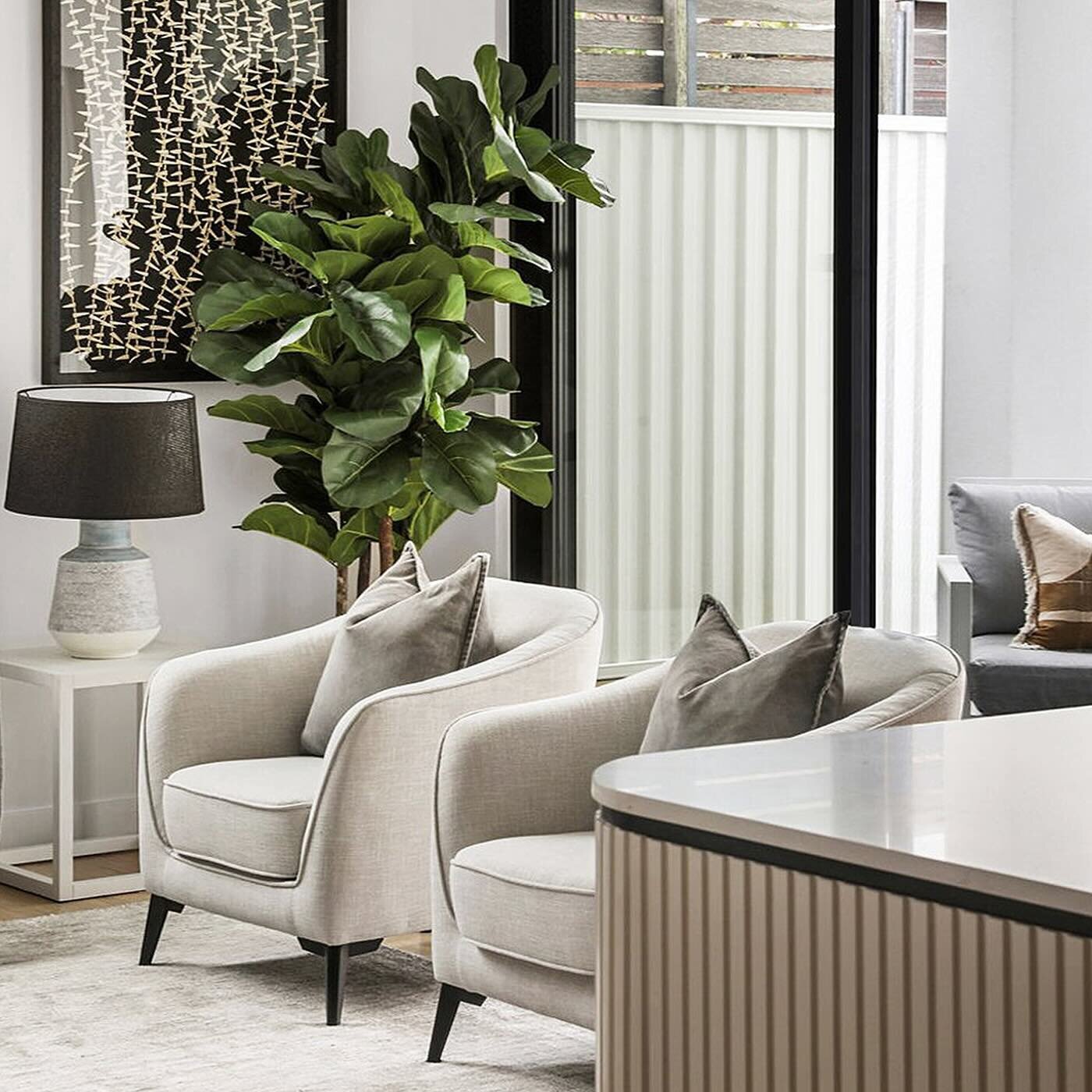 ⚪️Step inside our Coogee project and immerse yourself in a harmonious blend of classic sophistication and modern style. Each detail has been carefully designed to invoke a feeling of enduring grace.

Upon entry, your eyes will be captivated by the gr