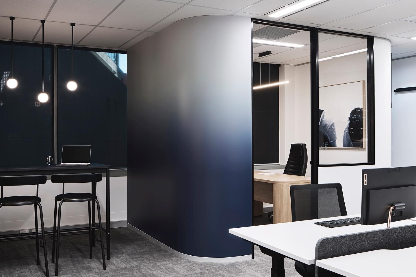 ⚪️ The design of the SDP Solutions Office space prioritizes a blend of playfulness and privacy, aiming to establish a unified and seamlessly connected working environment. The carefully selected colors at individual workstations distinguish the vario