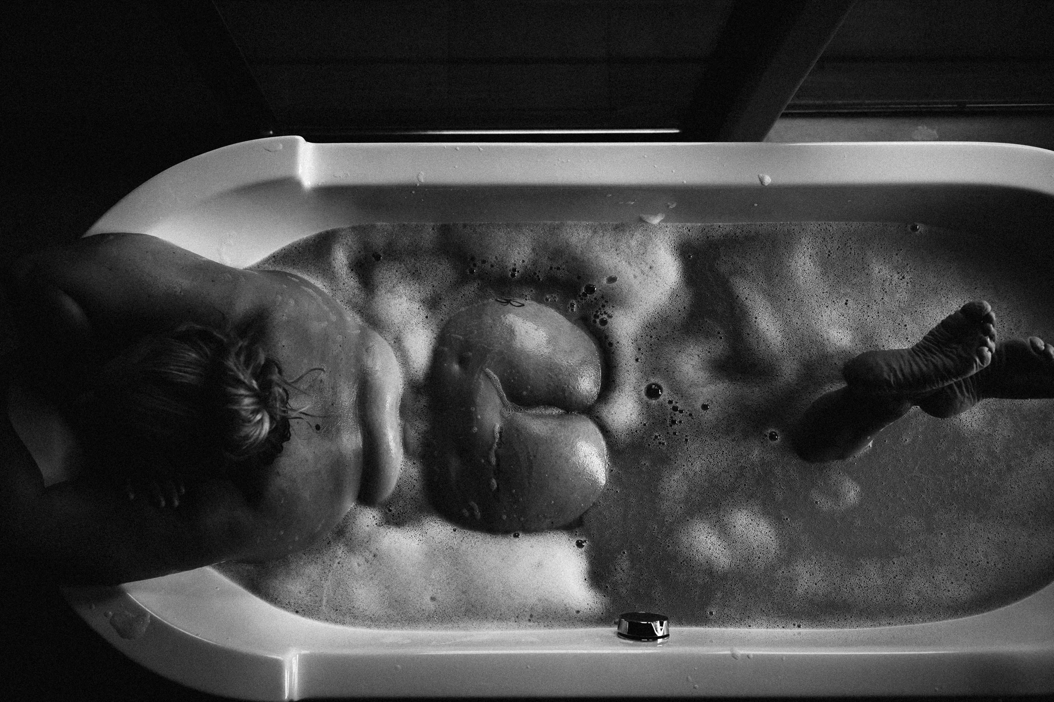 Lindsay Petty Photography - bath tub boudoir photoshoot - Joshua tree