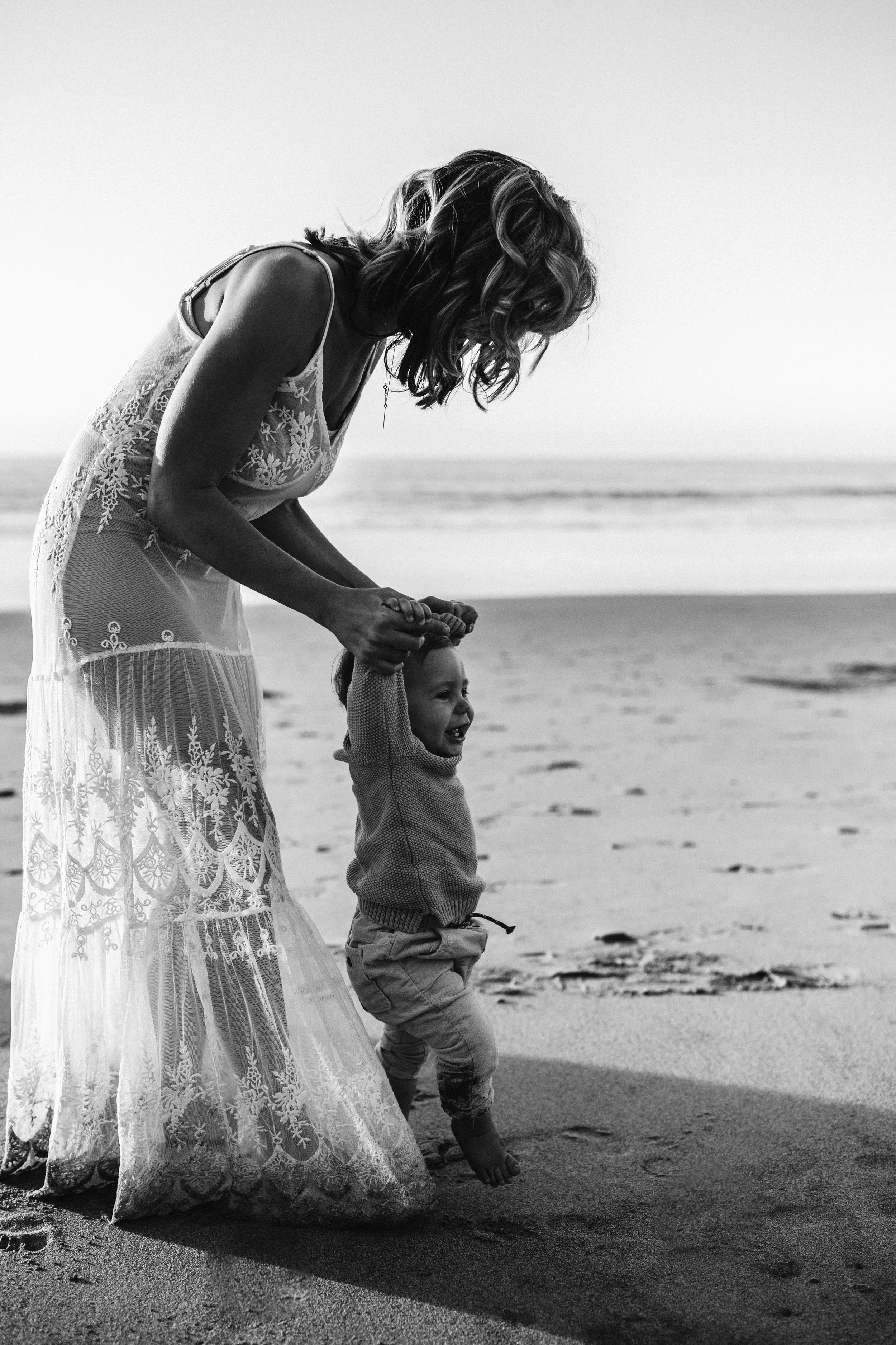 Lindsay Petty Photography - family beach photoshoot - learning to walk
