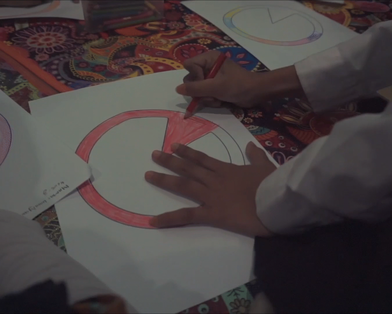 Booth kelima 'Kid Fiksi Ilmiah': Mengundang anak-anak untuk menghias logo Olrange untuk menjadi sampul dongeng berdasarkan imajinasi mereka.
