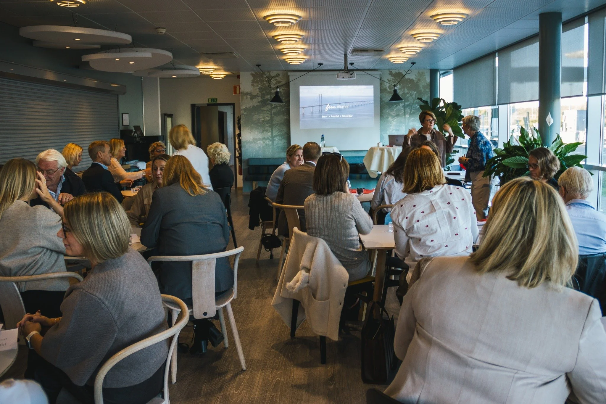 I f&ouml;rra veckan m&ouml;ttes vi igen i Few Alumni! Denna g&aring;ng hos Linus Eriksson p&aring; &Ouml;resundsbron. Bron blev en perfekt metafor f&ouml;r det vi g&ouml;r i n&auml;tverket: bygger broar mellan m&auml;nniskor, generationer och perspek