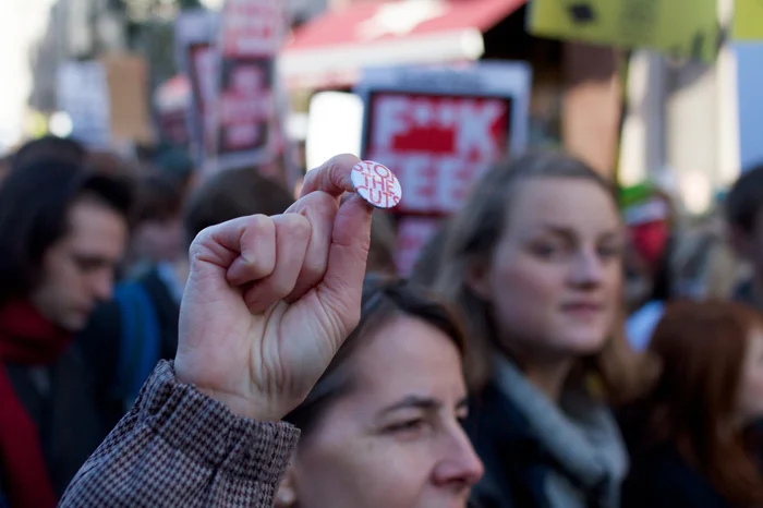 64_baintinyplacard.jpg