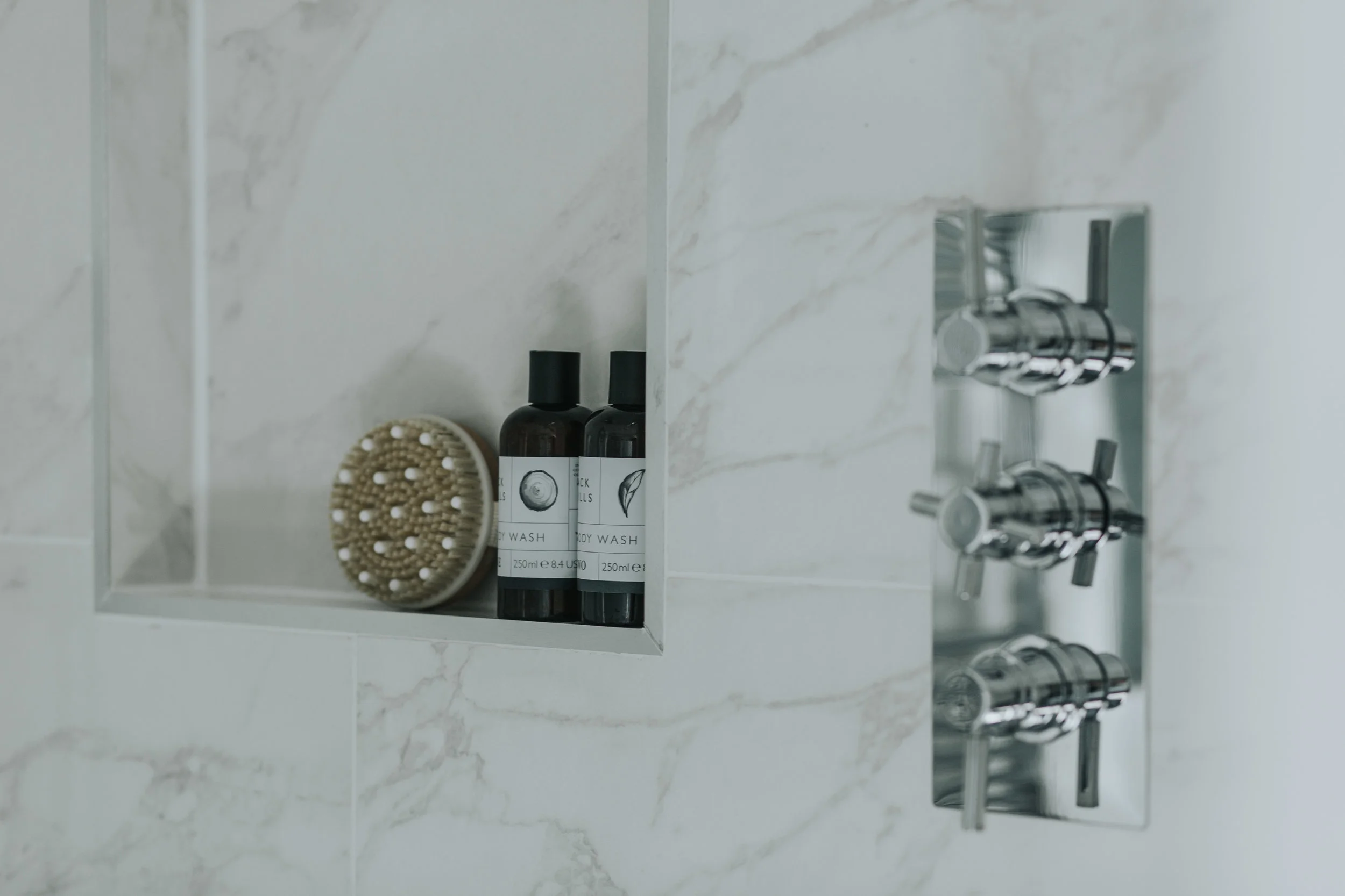 Contemporary Bathroom hlinteriors.co.ukMF5A9364.jpg