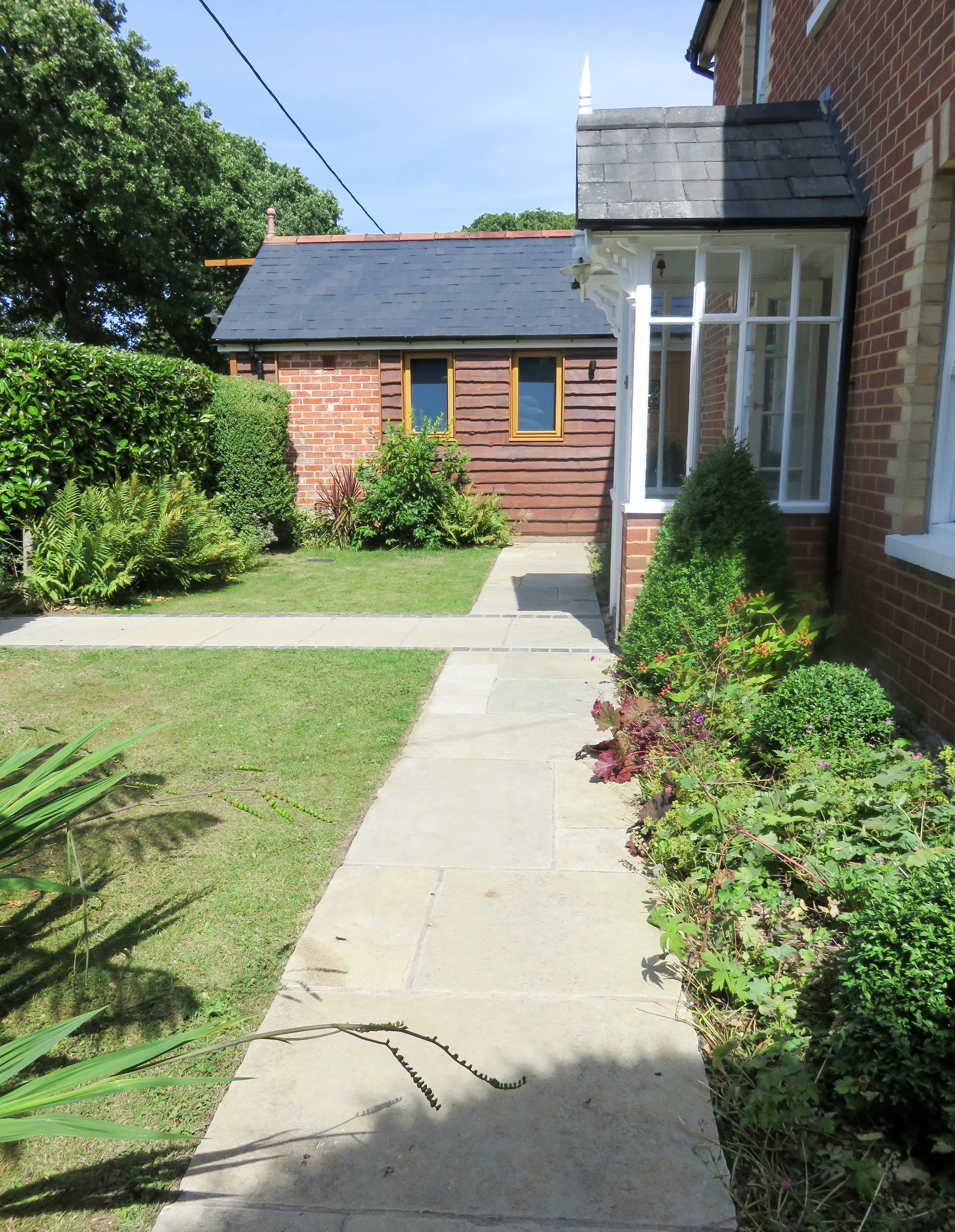 New Forest Village, Front Garden Paving