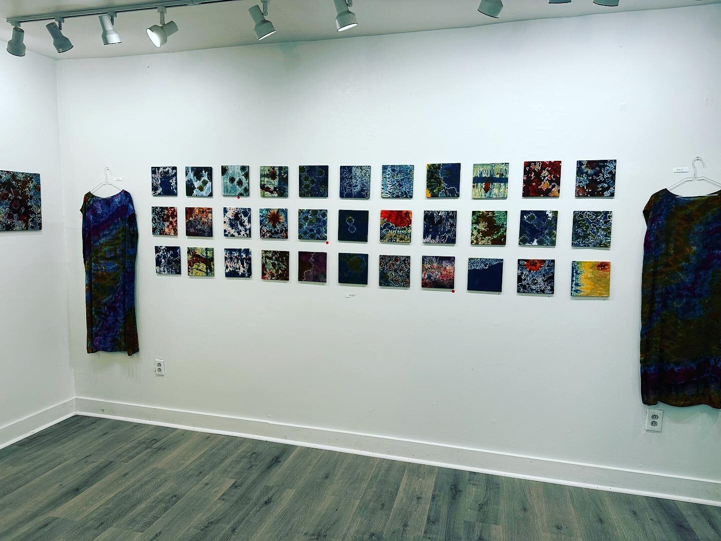 Come celebrate Elizabeth Doherty&rsquo;s beautiful new work tonight at Spring Street Gallery, 5-7 pm. Even though Water St is still closed you can take Chapel St and Weldon&rsquo;s way to get here! #blockislandartist #blockislandgallery #springstreet
