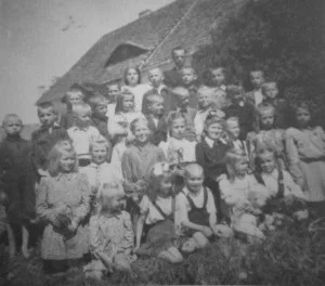 Liukiai elementary school, 1949. From the archive of Teresė Kartavičiūtė-Brazauskienė