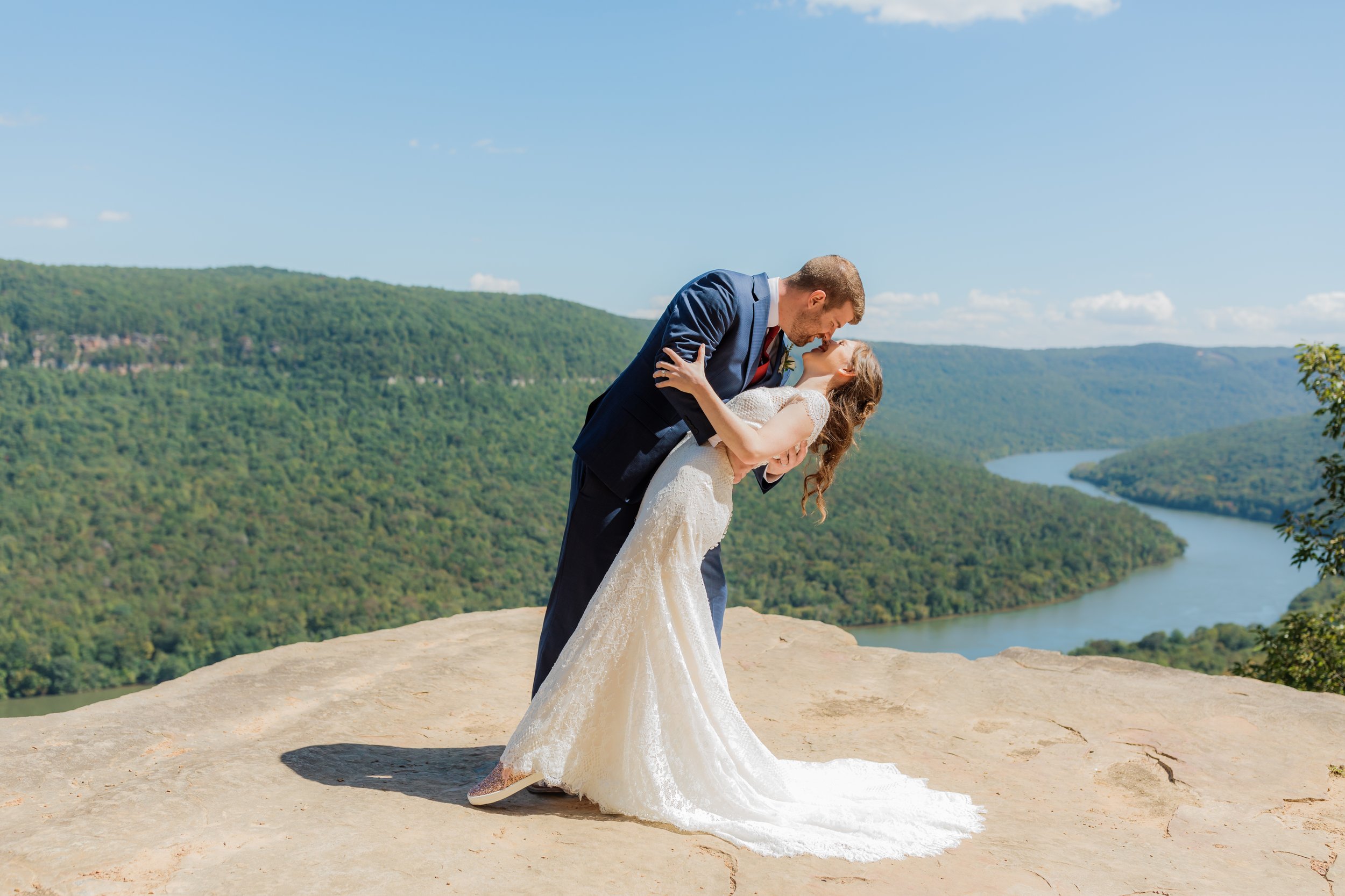 Elopement_Snoopers_Rock_Chattanooga_TN_Emily_Lester_Photography-238.jpg