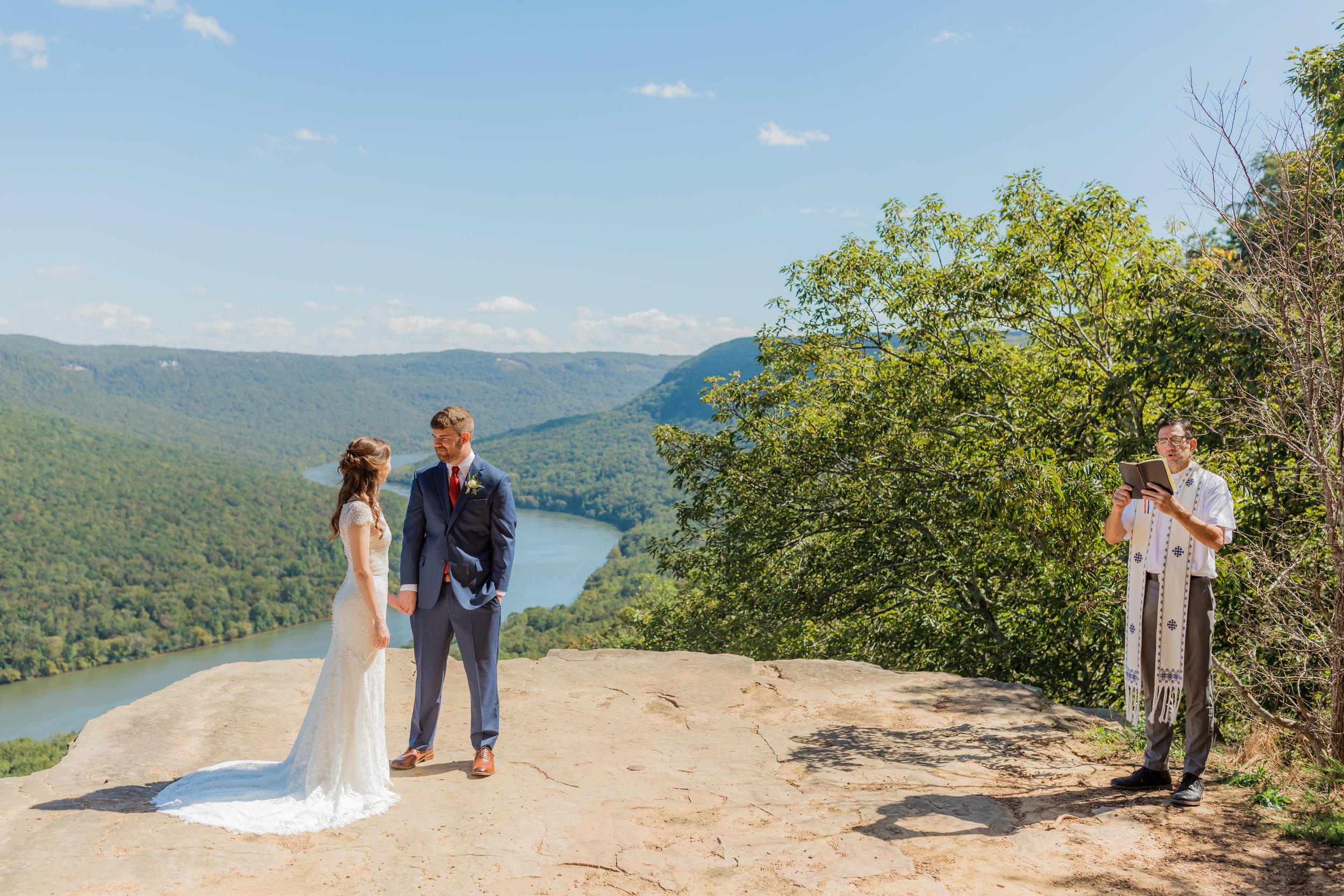 Memorable moments captured by a skilled Chattanooga wedding photographe