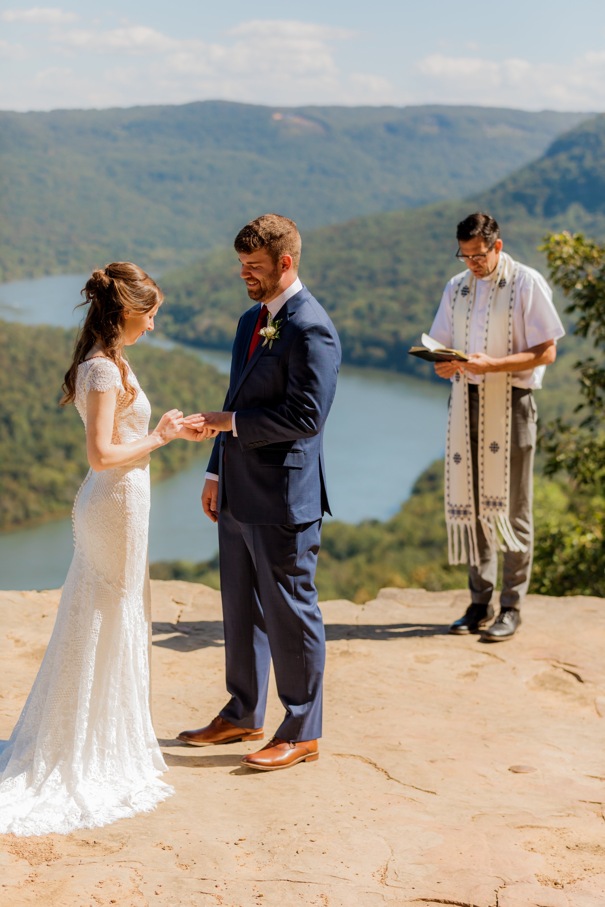 Elopement_Snoopers_Rock_Chattanooga_TN_Emily_Lester_Photography-450.jpg