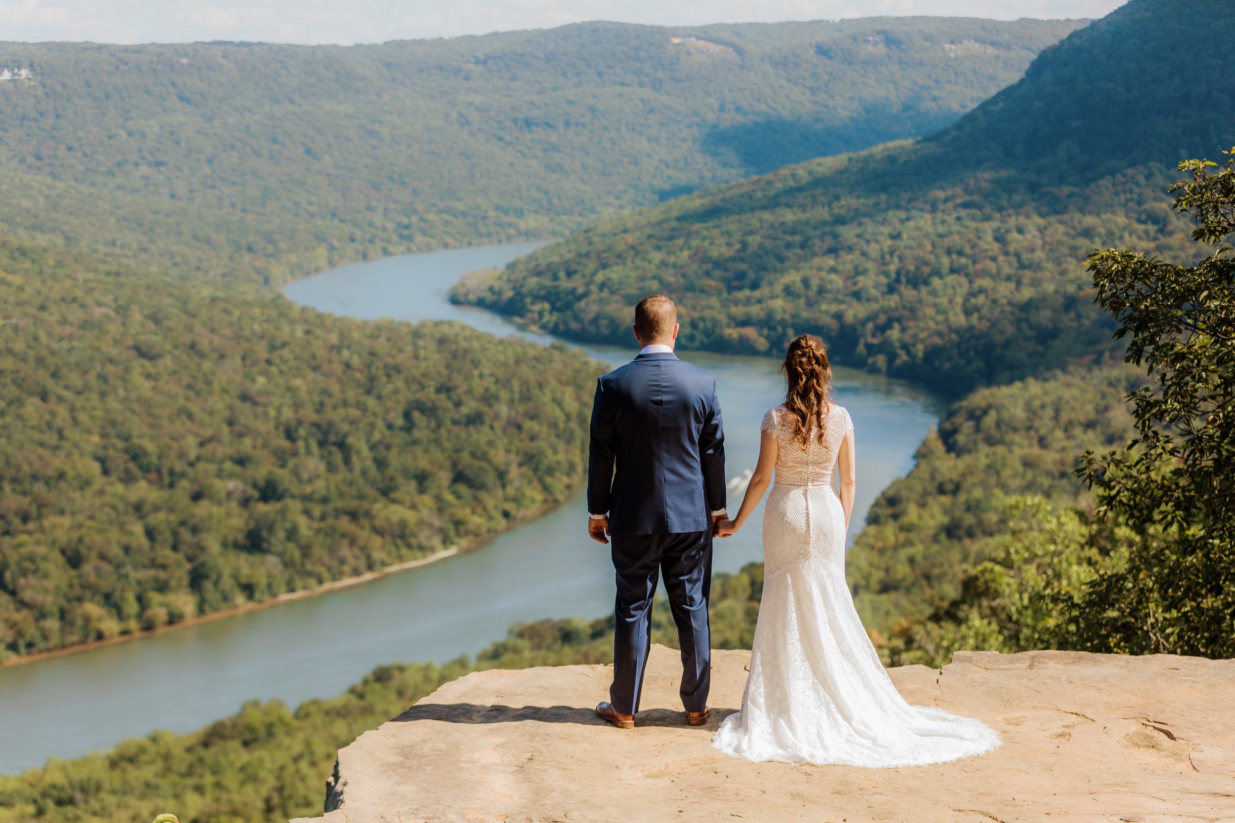  Memorable moments captured by a skilled Chattanooga wedding photographe 