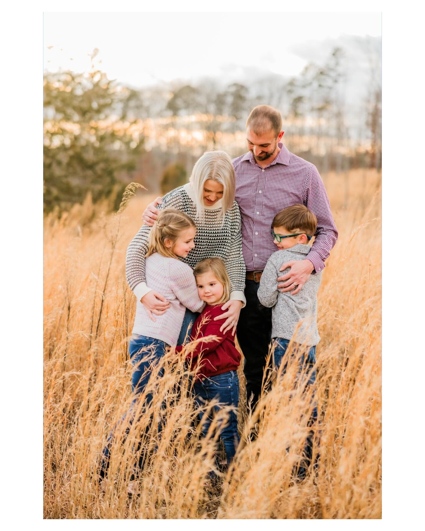 The Jolley Family reached out for some photos in this gorgeous field that their friend&rsquo;s own in Soddy Daisy and it did not disappoint! I&rsquo;ve gotten to watch this family grow up over the past several years and the kids are so much fun to ph