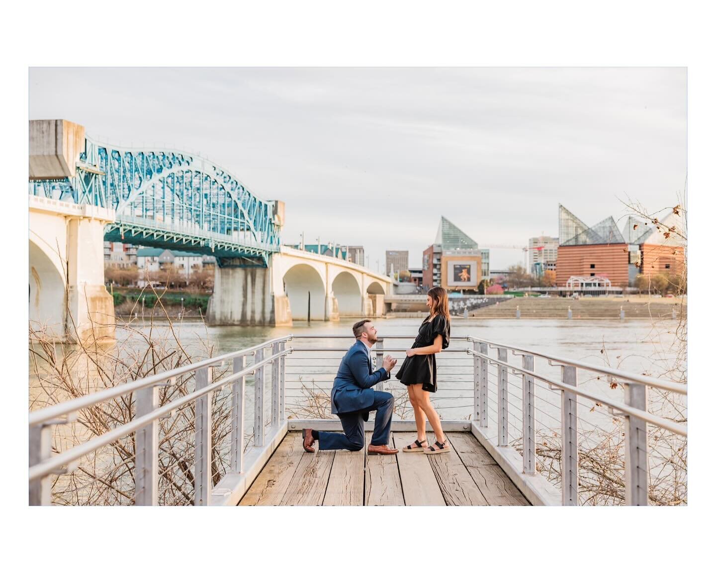 Ethan + Lexi got engaged last weekend and it was one of those gorgeous, good weather days that lets you know spring is almost here. Ethan chose the perfect spot for the engagement with the classic Market St. Bridge and aquarium in the background. Eve