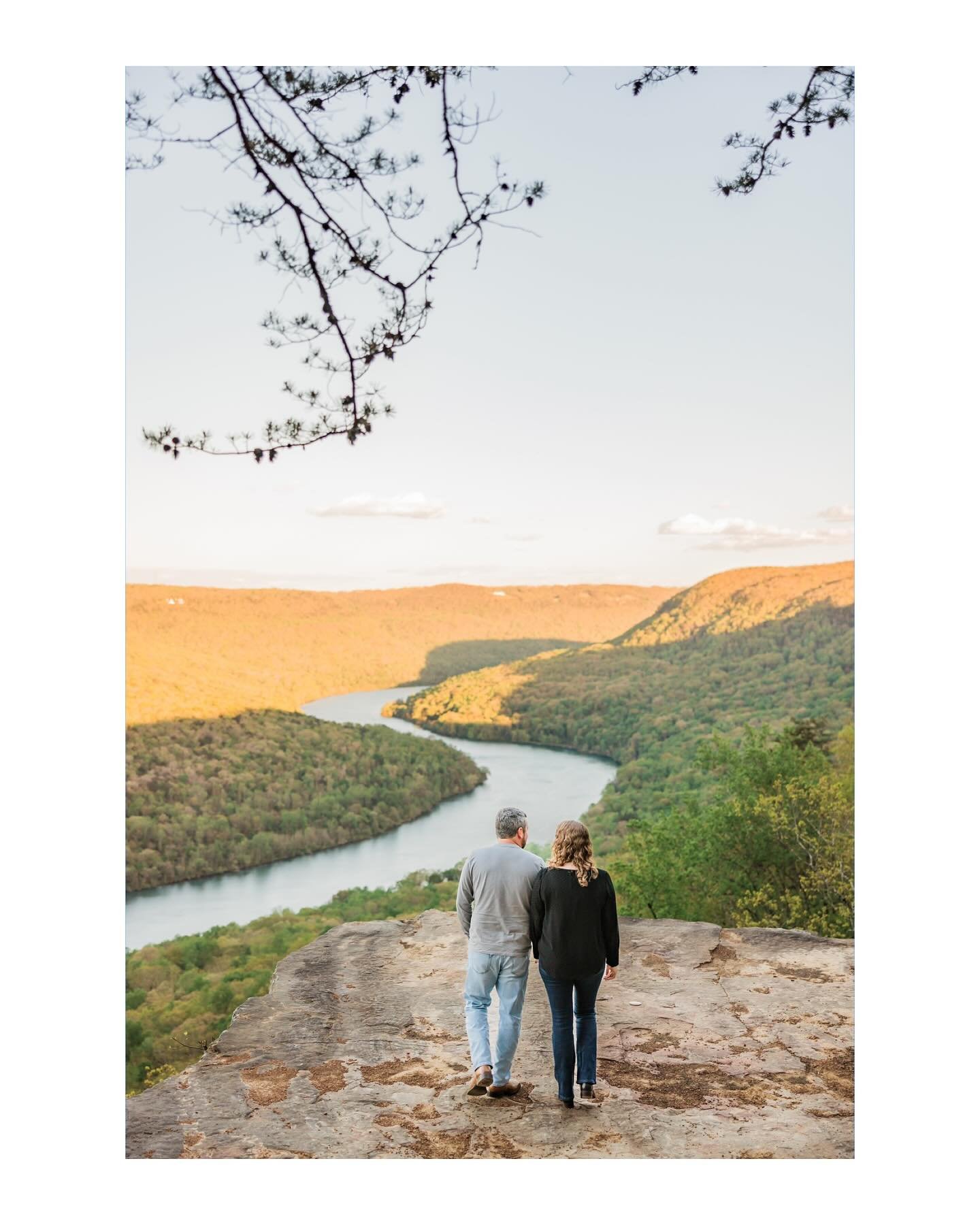 Krysia + Derek&rsquo;s engagement session was stunning! The sun setting on the mountains and the love they share were beautiful to document. I can&rsquo;t wait for their elopement in May!