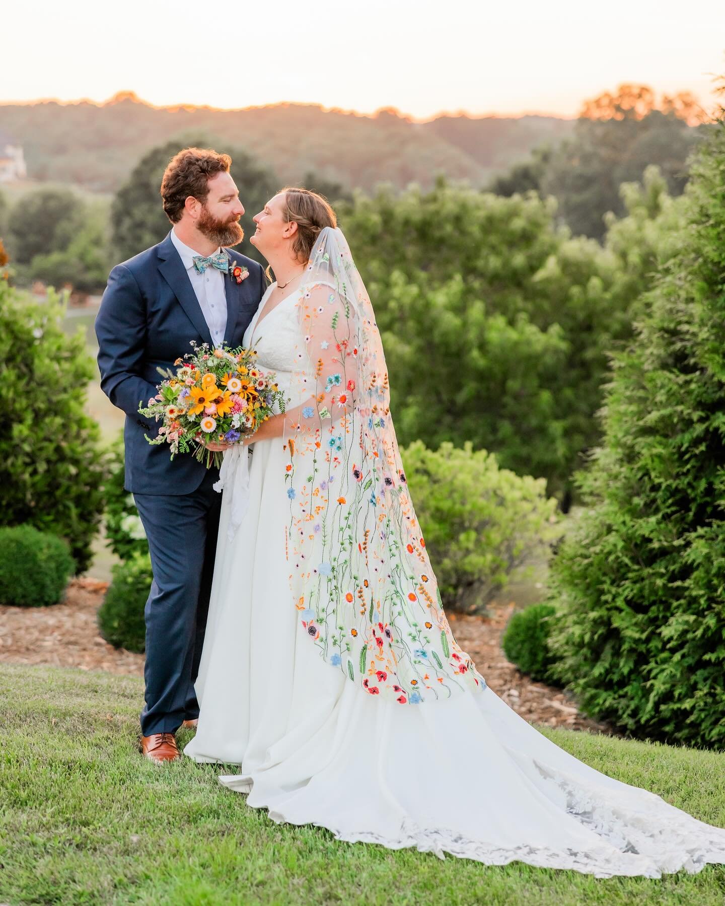 Laura + Connor&rsquo;s wedding at @howe_farms was stunning! All of the details were gorgeous and so thoughtful! 

@cartters_trail 
@catilyndevone_weddings