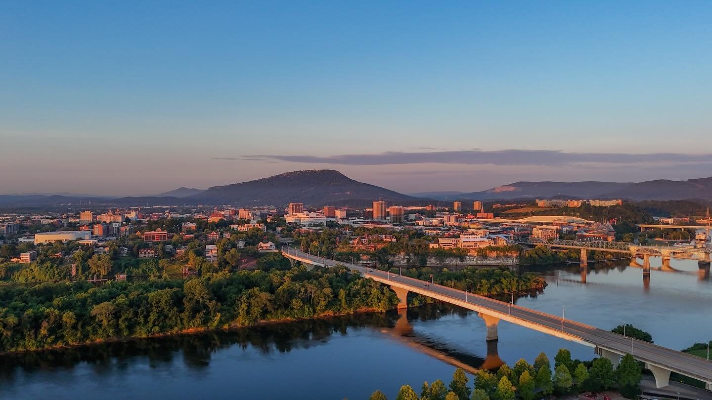Sunrise this morning in Chattanooga, TN!

&bull;
&bull;
&bull;
&bull;
#chattanoogaelopement #chattanoogatn #chattanoogaengagementsession #chattanoogaengagementphotographer #chattanoogaengagementphotography #chattanoogaelopementphotographer #chattanoo