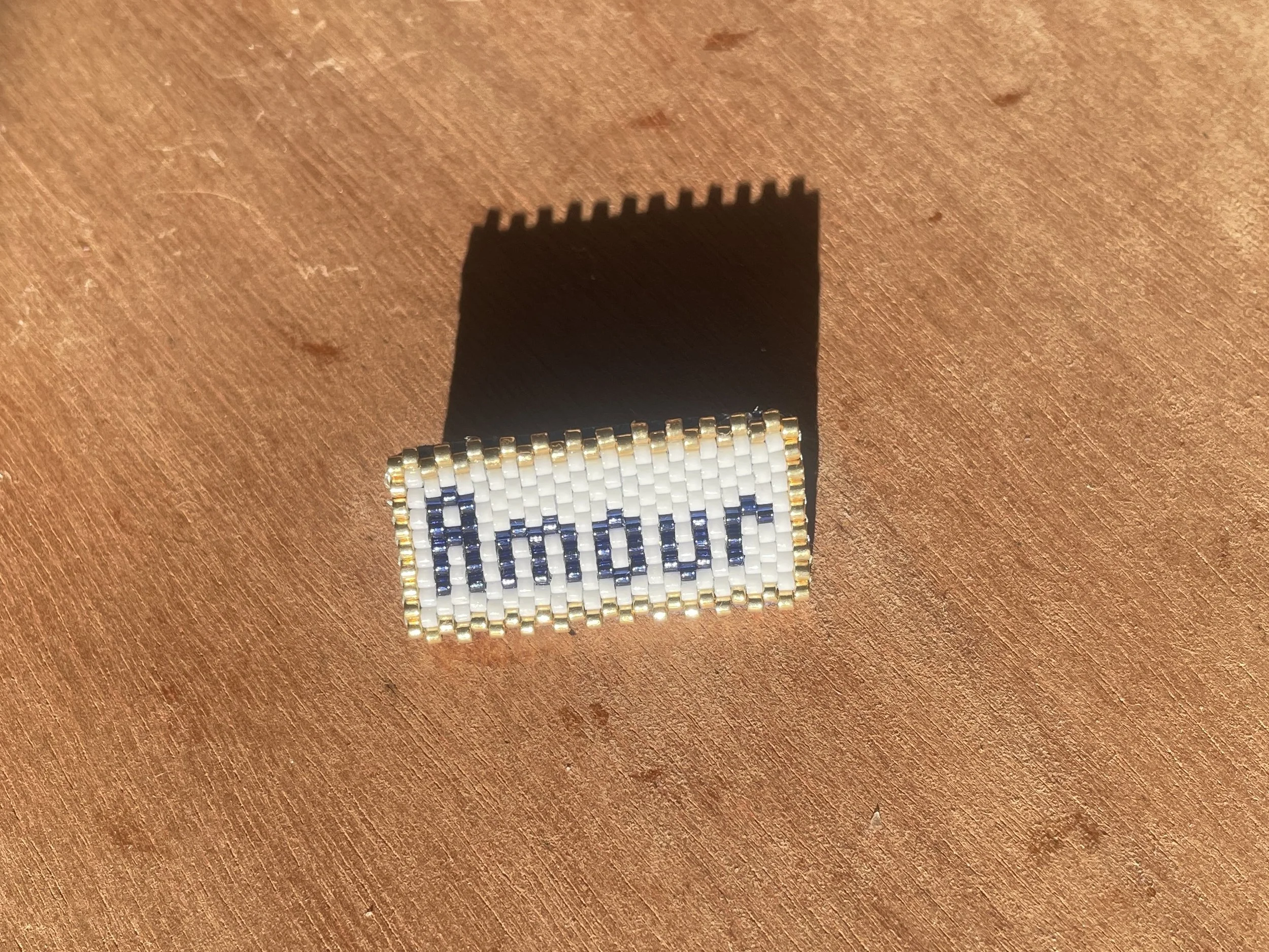 Broche Amour en perles tissées à la main