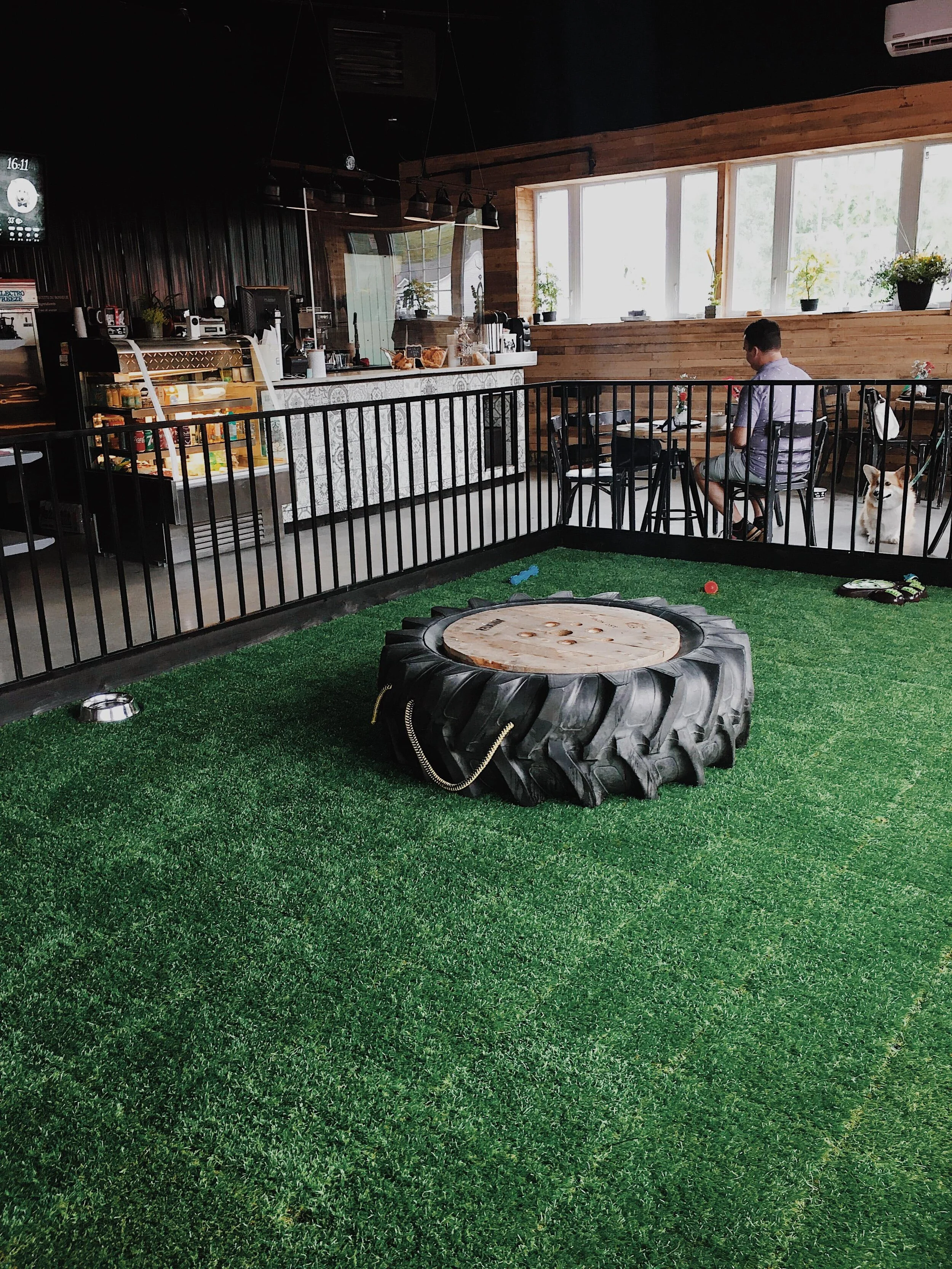 [Laval, Laval] Café Arthur Centre Canin — On va se promener?