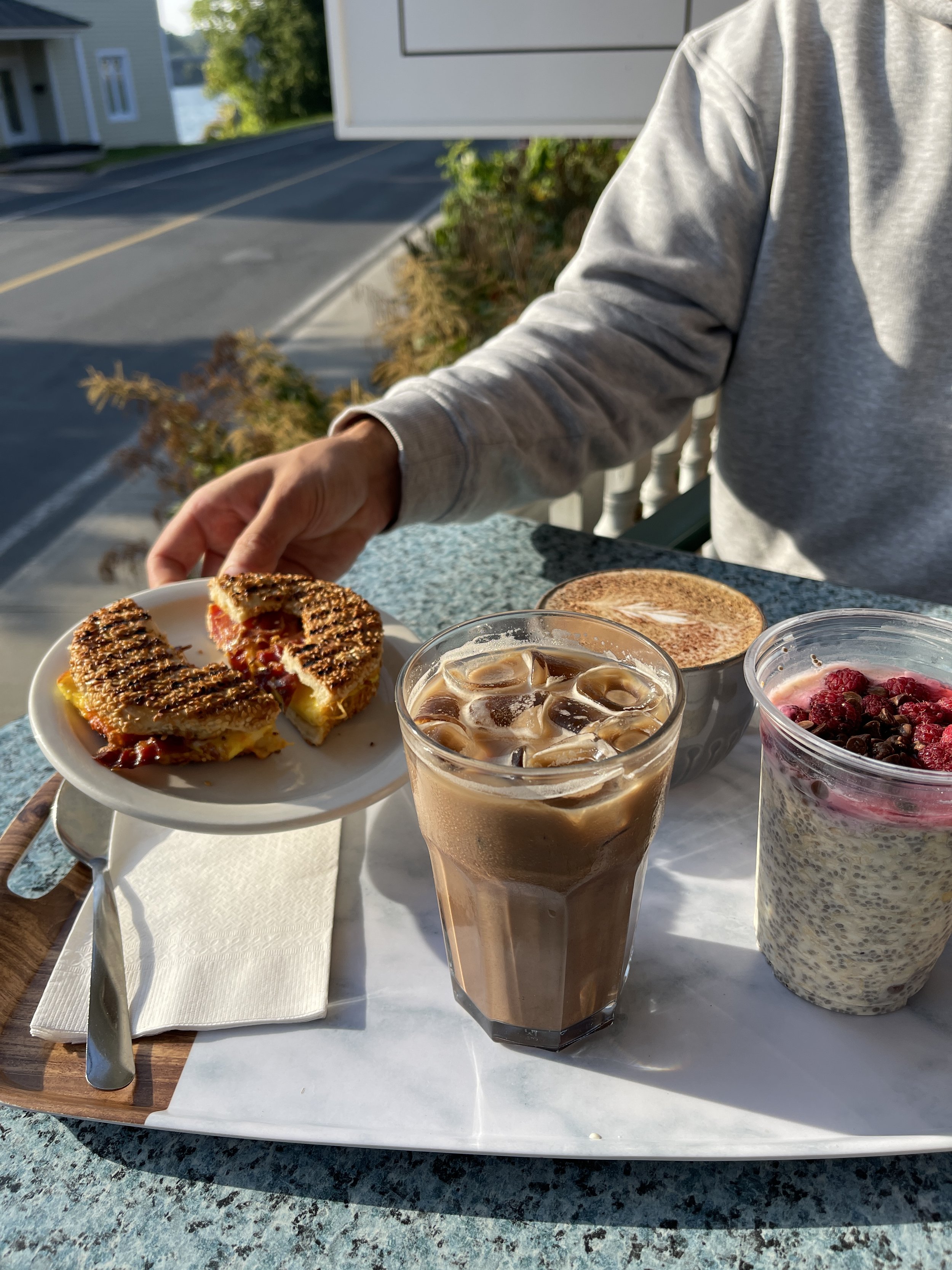 [Montérégie, Beloeil] Blanc pur café