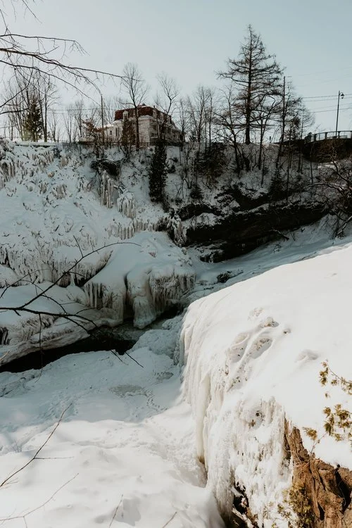 kabirkouba_onvasepromener_chien_chute_sentier_québec_wendake+(10).jpg