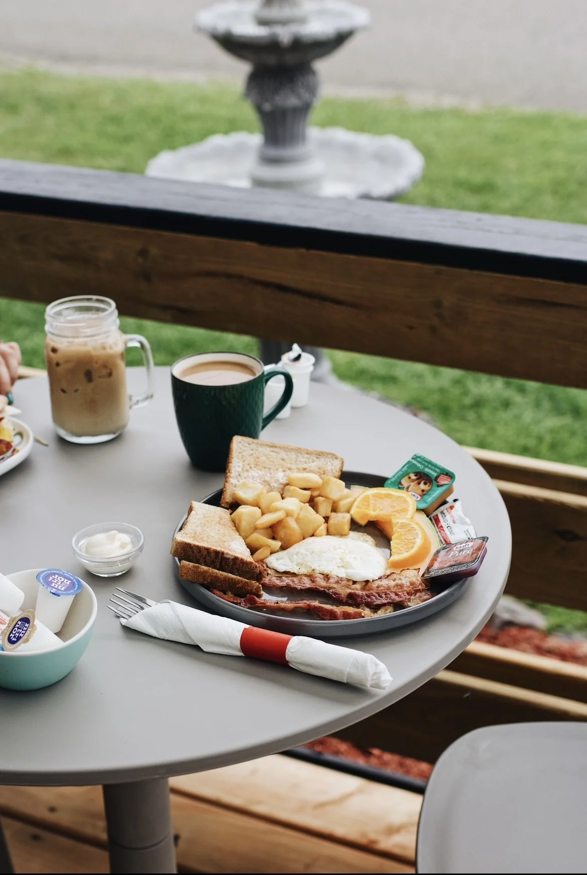 [Québec, Ile D'Orléans] Café, Les thés à l'île ouvert