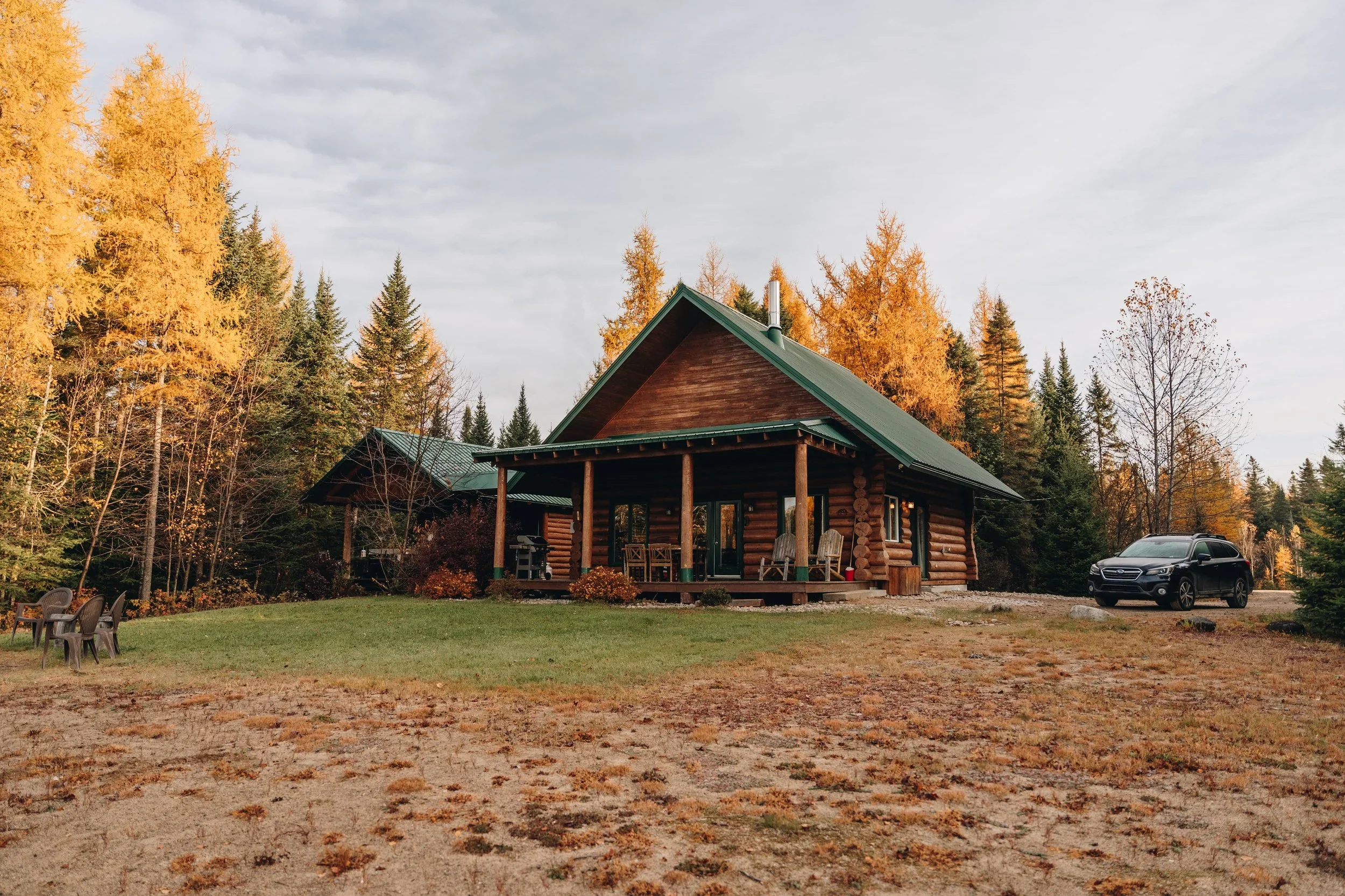 [Québec, Sainte-Christine-d'Auvergne] L'Ours noir - Au Chalet en bois rond 