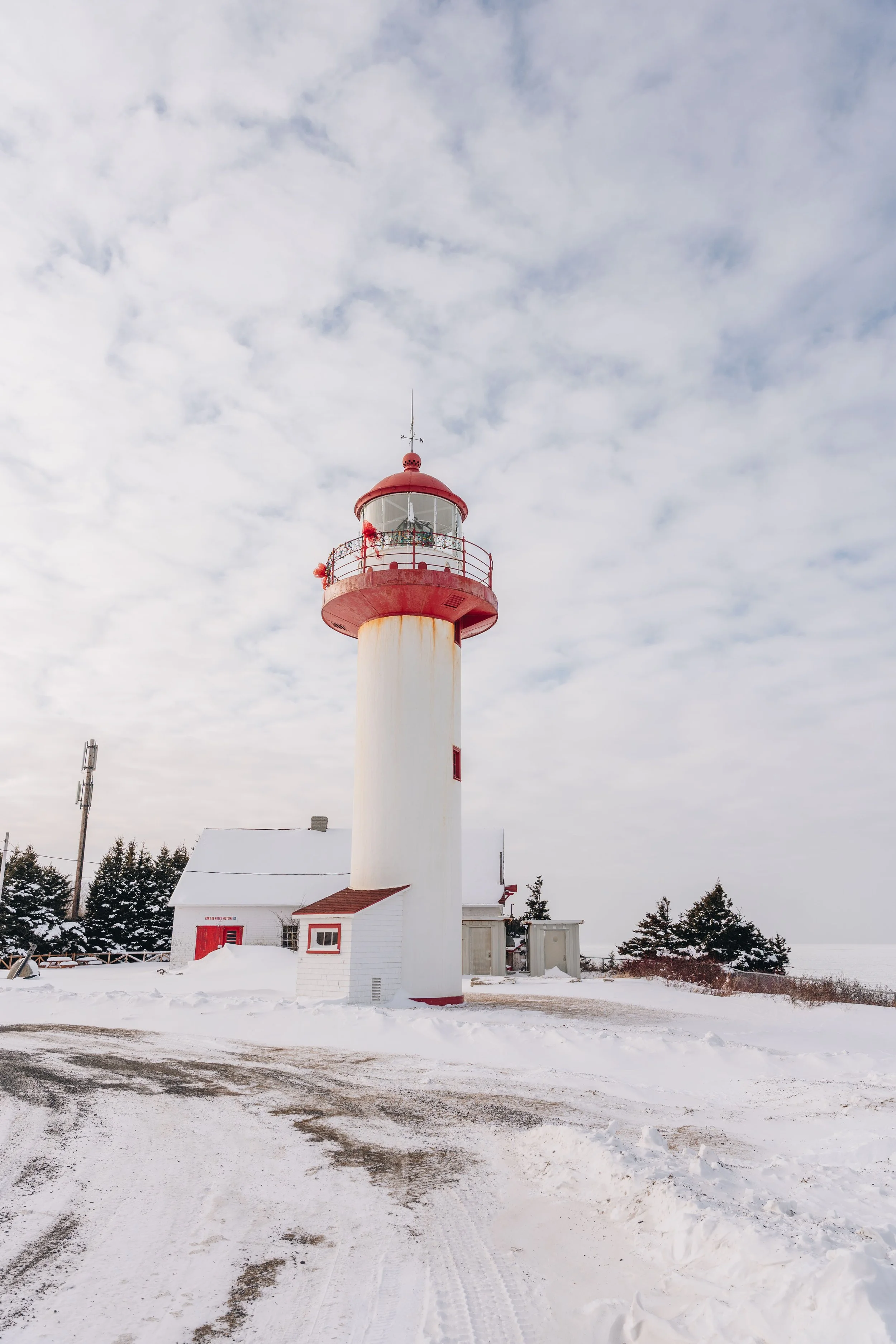 [Gaspésie, Sainte-Madeleine-de-la-Rivière-Madeleine] Phare du Cap-de-la-Madeleine