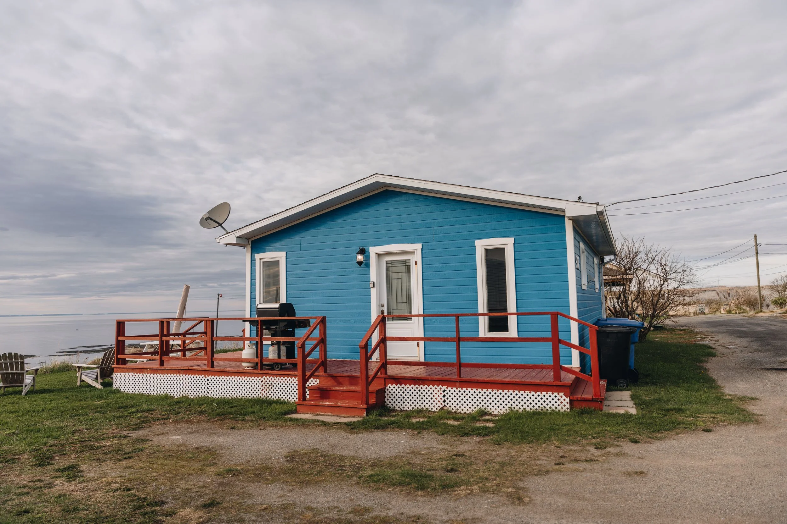 [Bas Saint-Laurent, Sainte-Luce] Maison Bleue / Navigateurs Ste-Luce
