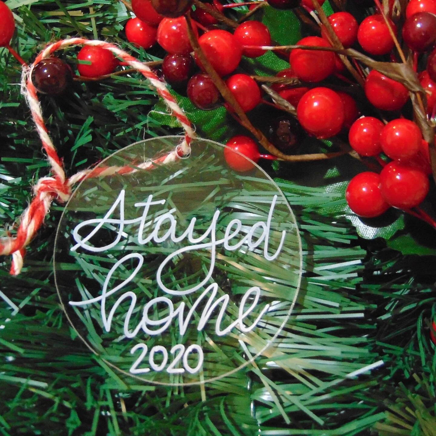 remember my email blast about maternity leave 🥴 ? yeeeeeah so, I&rsquo;m doing a verrrry small amount of monoline ornaments. But how could I not, when I have American Express supporting penn&bull;manship calligraphy? 
&bull;
&bull;
&bull;
#dccalligr