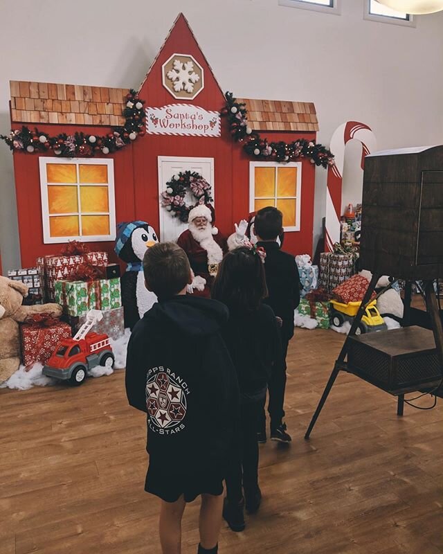 Santa!!!!! I know him! 🤣 Well that never gets old.

Here&rsquo;s the Hawthorne booth working for the jolly old elf himself. 😍✨ Rady&rsquo;s made a beautiful and magical Christmas for some special kids.

P.s. we saved Elf to watch this weekend and t