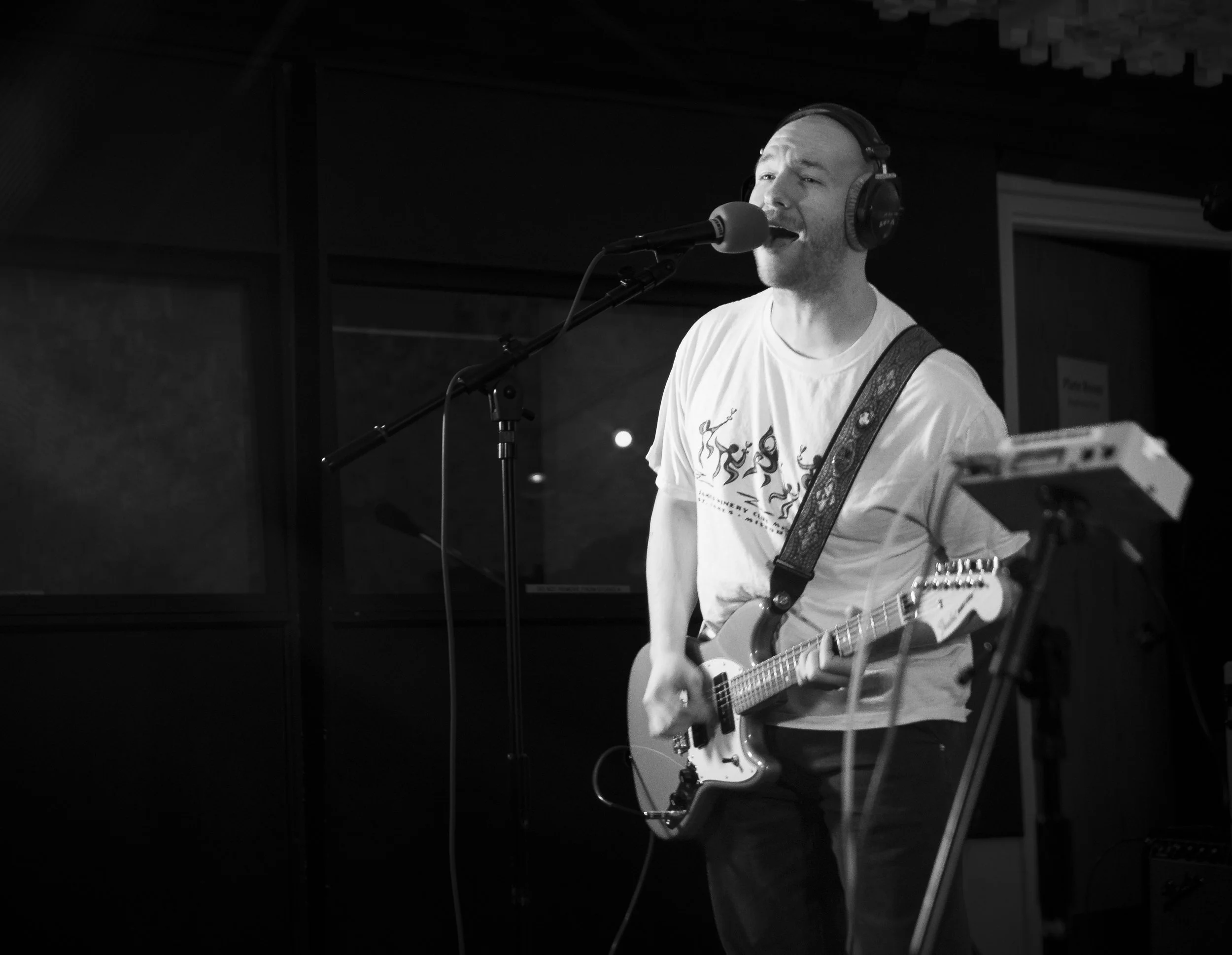 240422 feed the monkeys-6.jpg