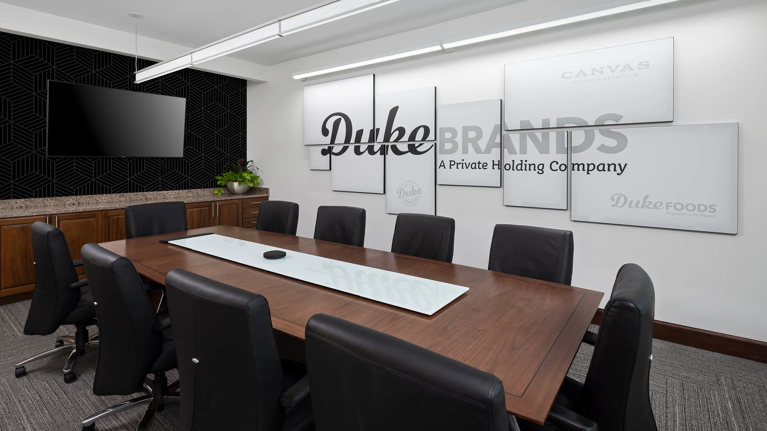DUKE_BRANDS_07.jpg