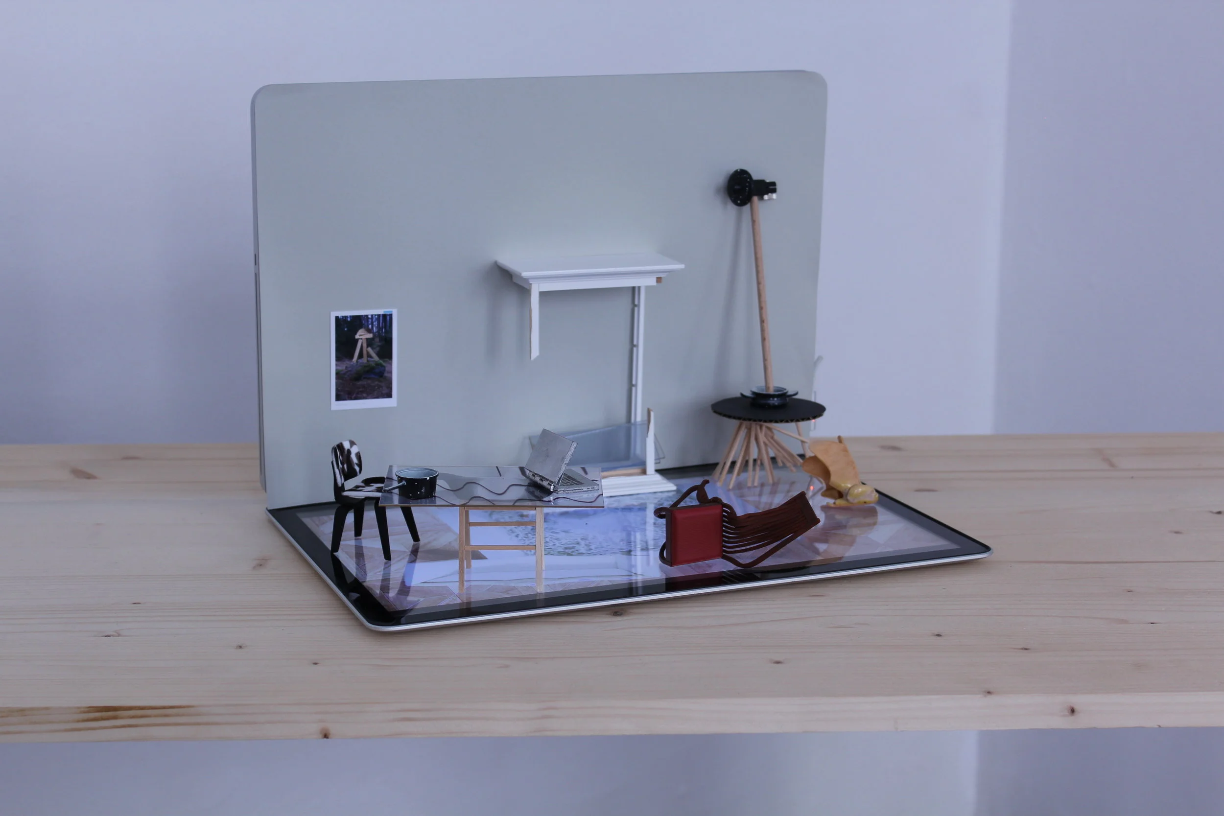 Nicholas Hoffman, „Clark Kant‘s portrait of the 5th Floor Tentant“, 2015, feat. Thomas Albdorf, Study for Sculpture, 2014, laser yprint, 6 x 4 cm