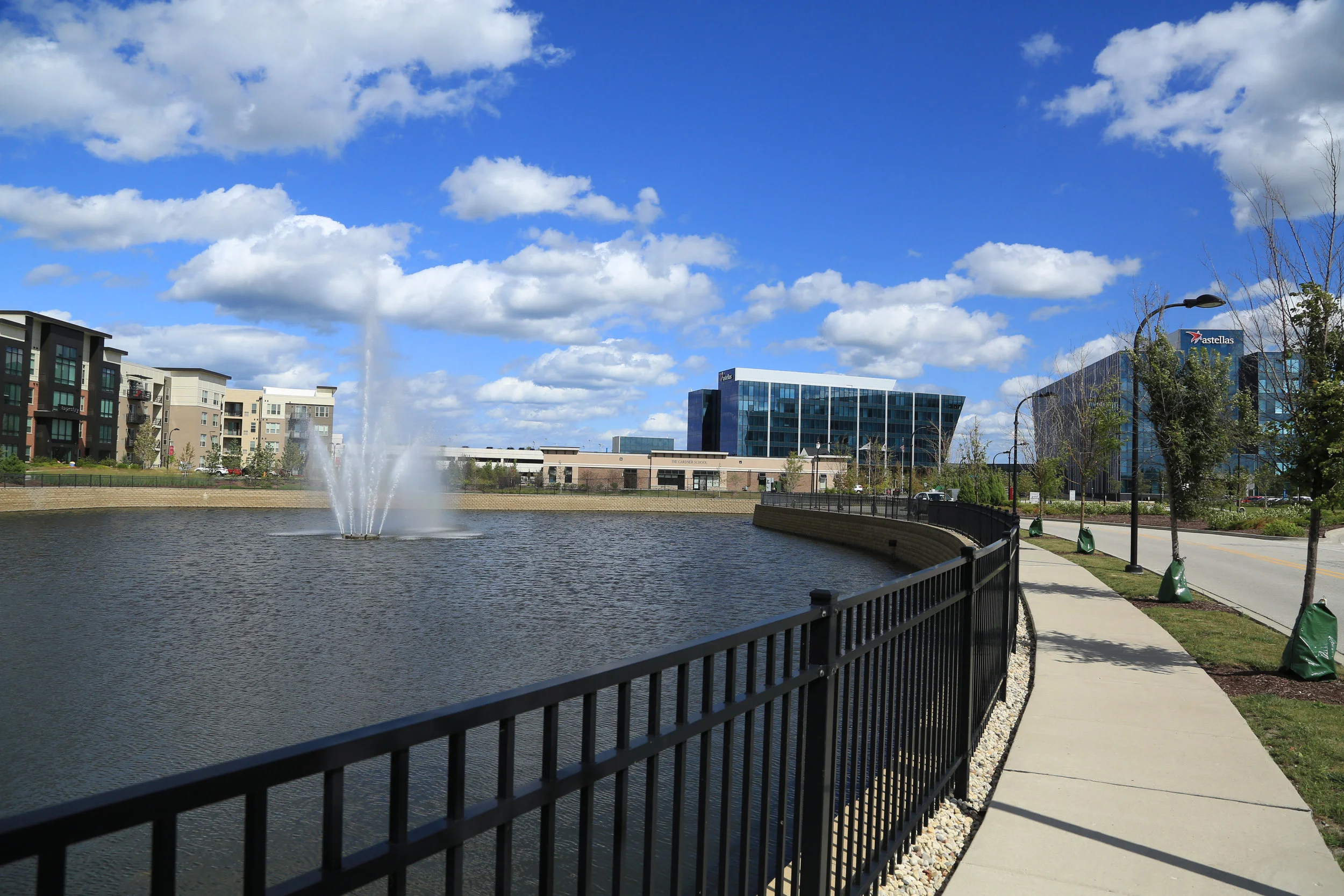 THE SHOPS AT GLEN POINTE