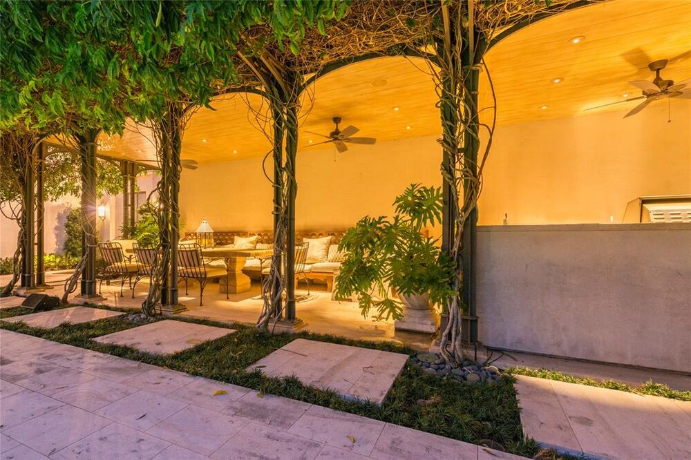 #4 most expensive home in Houston outdoor dining.jpg