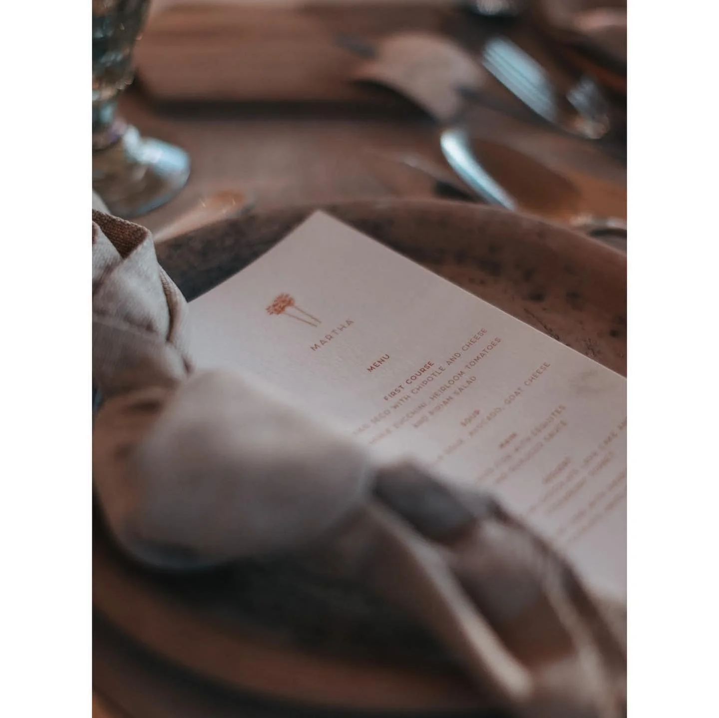 ✨ so much beautiful detail went in to the invitations for this magical San Miguel de Allende wedding - that I&rsquo;ve yet to actually get round to capturing- but tiny hand drawn palm trees on personalised menus are the perfect snapshot of the detail
