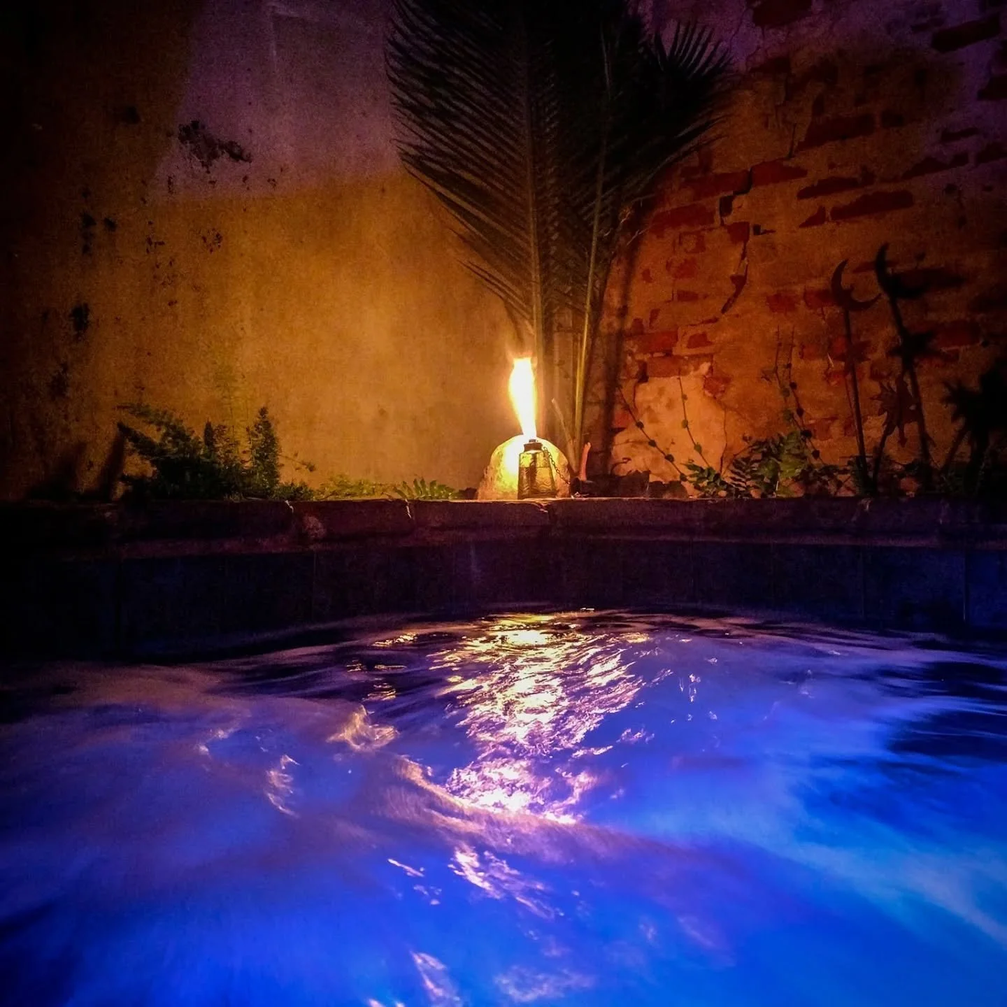 Open 7 days a week, passes 1-7pm and 7pm to 1am.