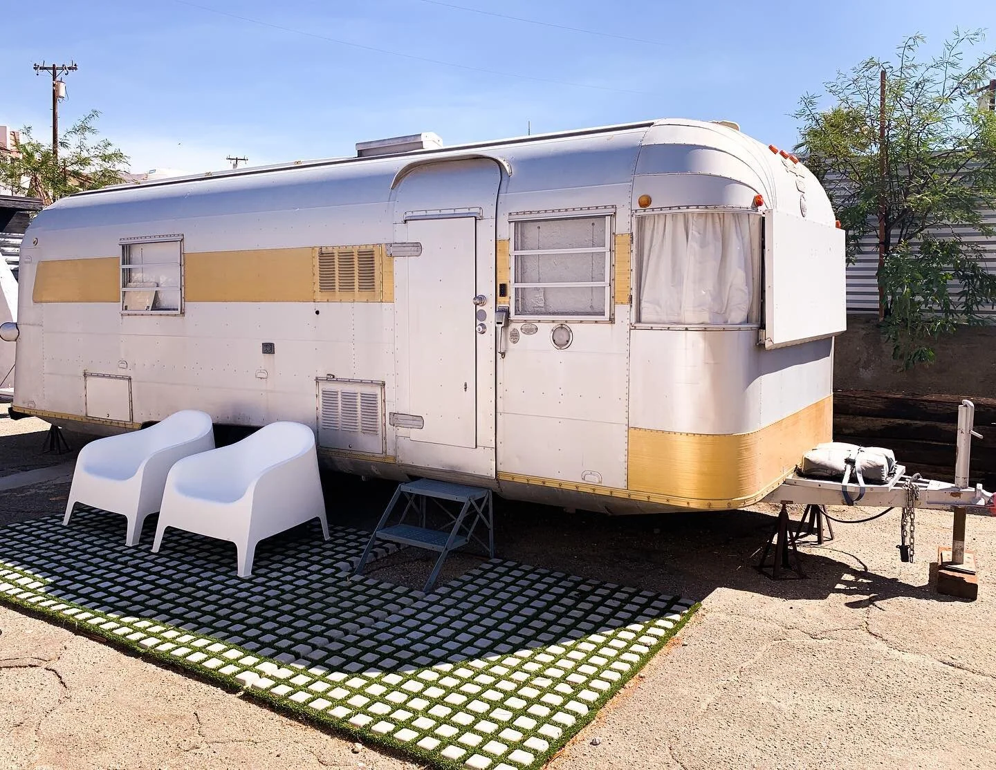 If you&rsquo;re like me, I know staying in the house is slowly eating away at your travel hungry soul (dramatic much? Idc, it&rsquo;s facts sis and I FEEL your pain!). So, why not get creative?! If Miss Rona hasn&rsquo;t taught me anything else, it&r