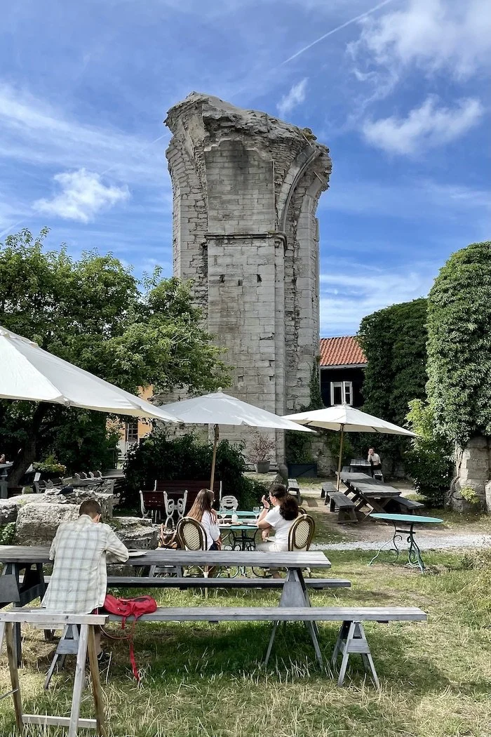 Café in the ruins of St. Hans