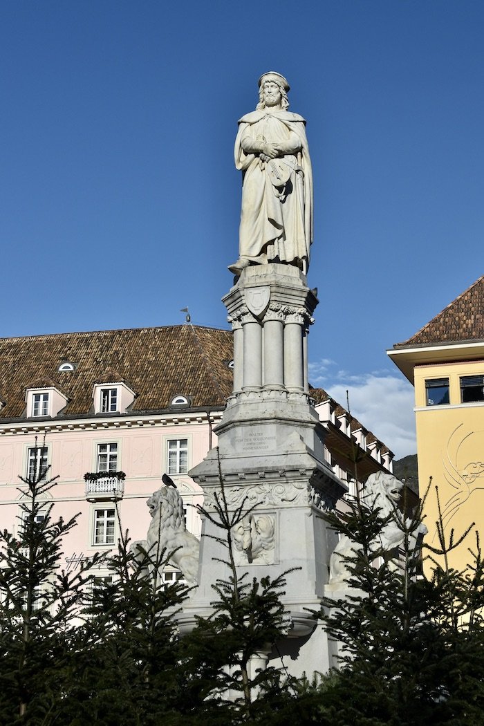 Piazza Walther with the Walther statue