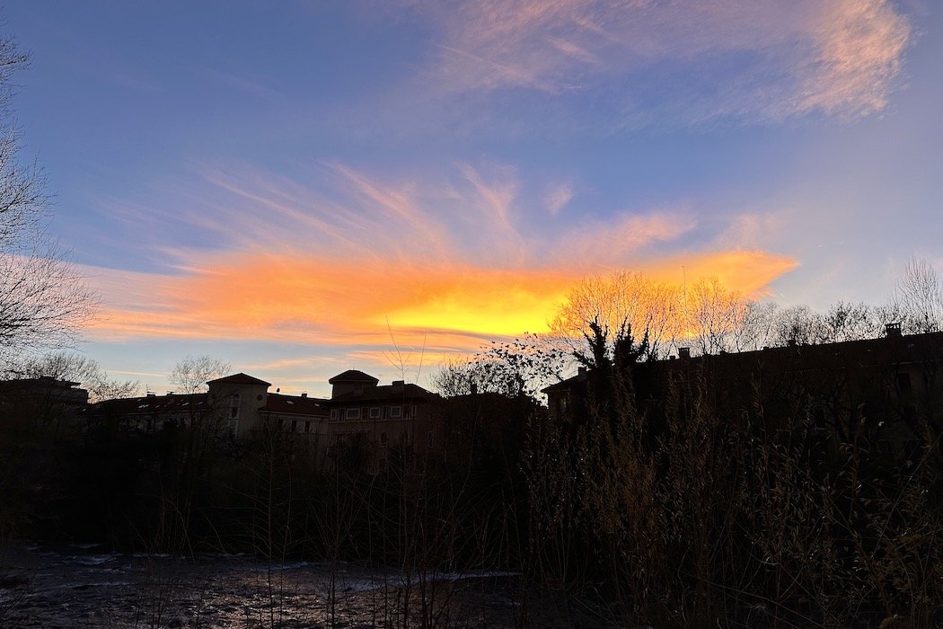 Nacreus cloud at sunset over the Talvera River