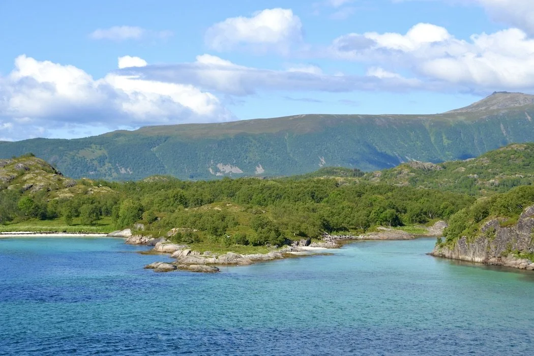 Find grandiose nature in the isolated Lofoten