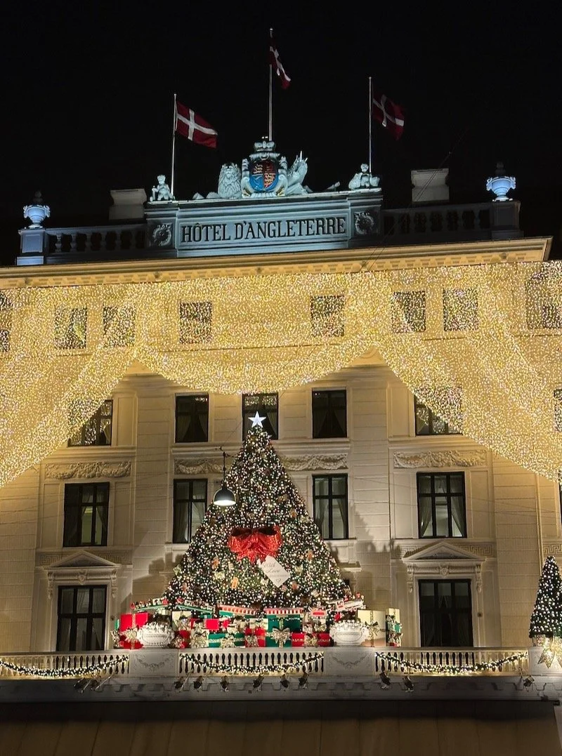 Travel Tips Tuesday inspiration from Copenhagen, where it&rsquo;s beginning to look a lot like Christmas, and lights throughout the city make the season bright and festive.
*
#visitcopenhagen
#onthegowithheidi
#uncommontravel
#sustainabletravel
#smal